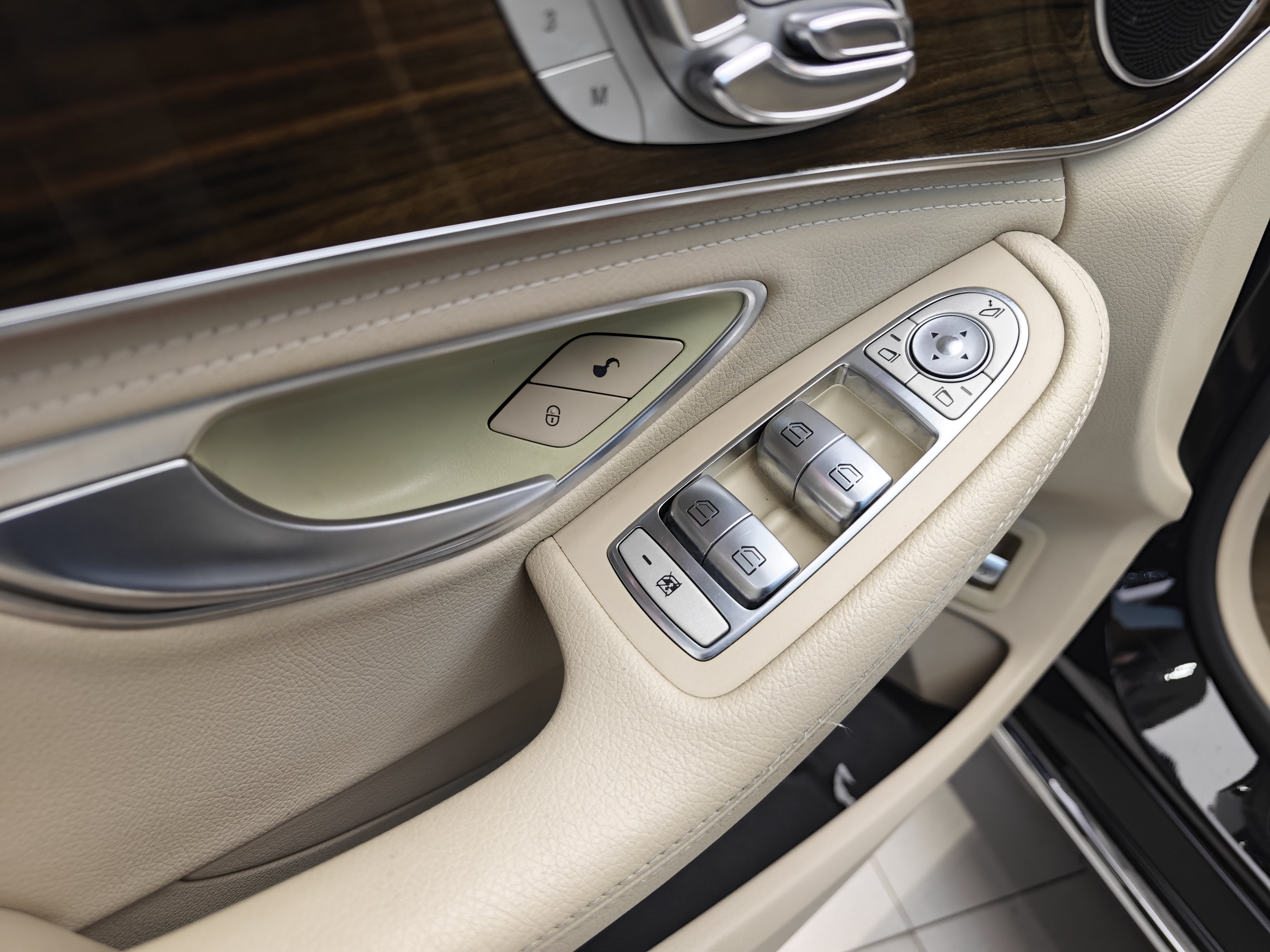 Mercedes-Benz C Class 2015 car image #10