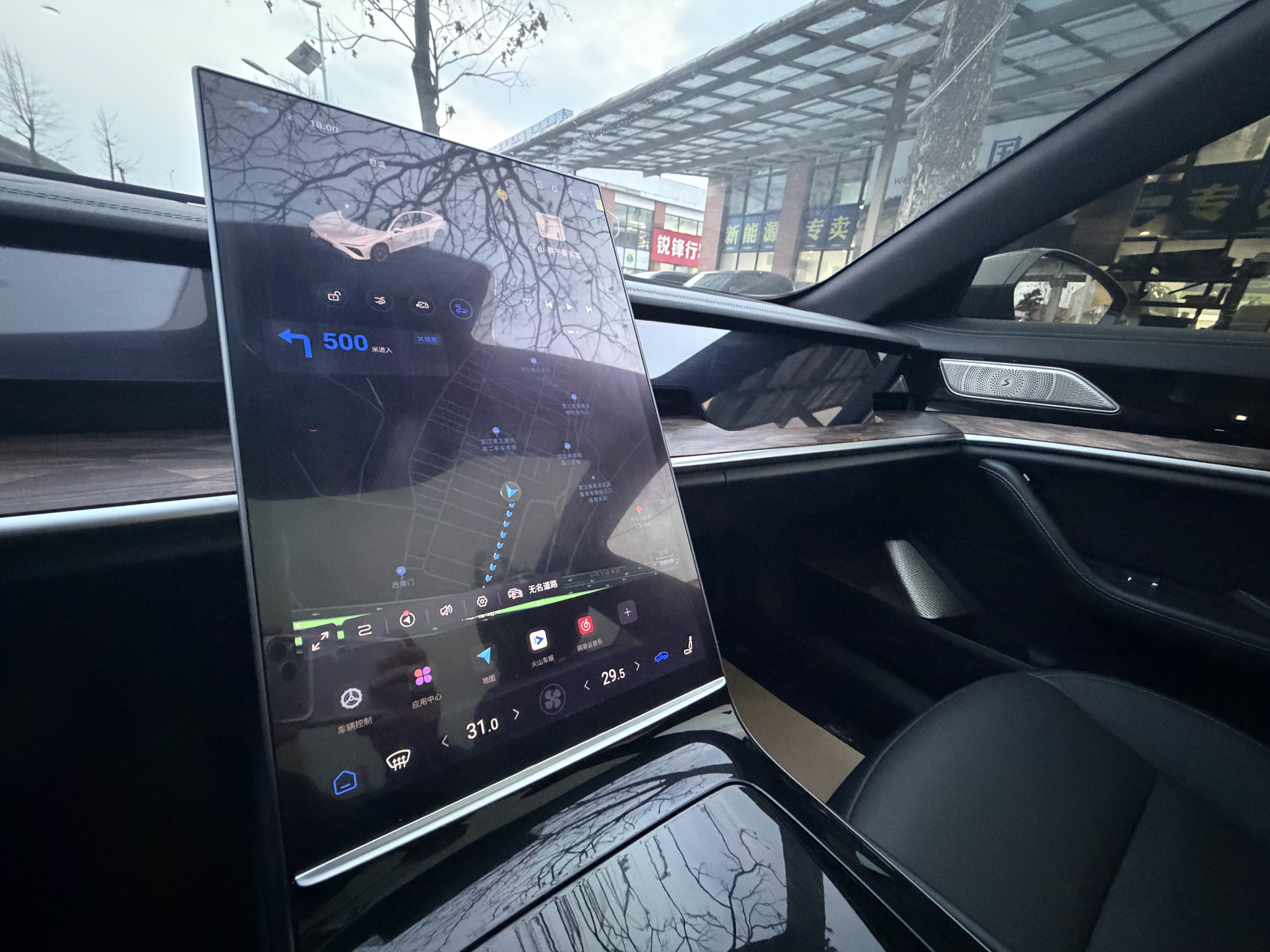 哪吒汽车 哪吒S 2023 汽车图片 #10