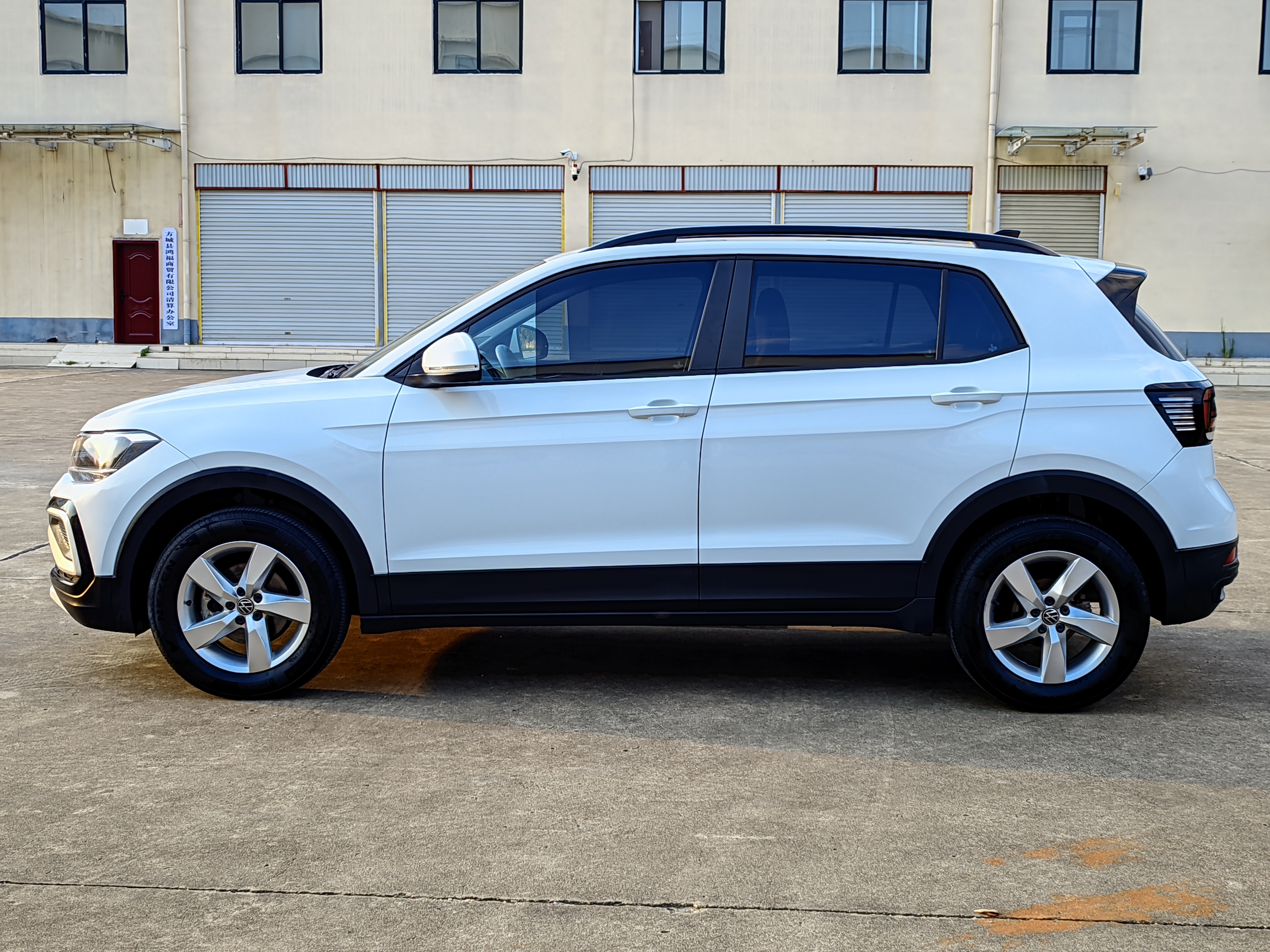 Volkswagen T-Cross 2023 car image #10