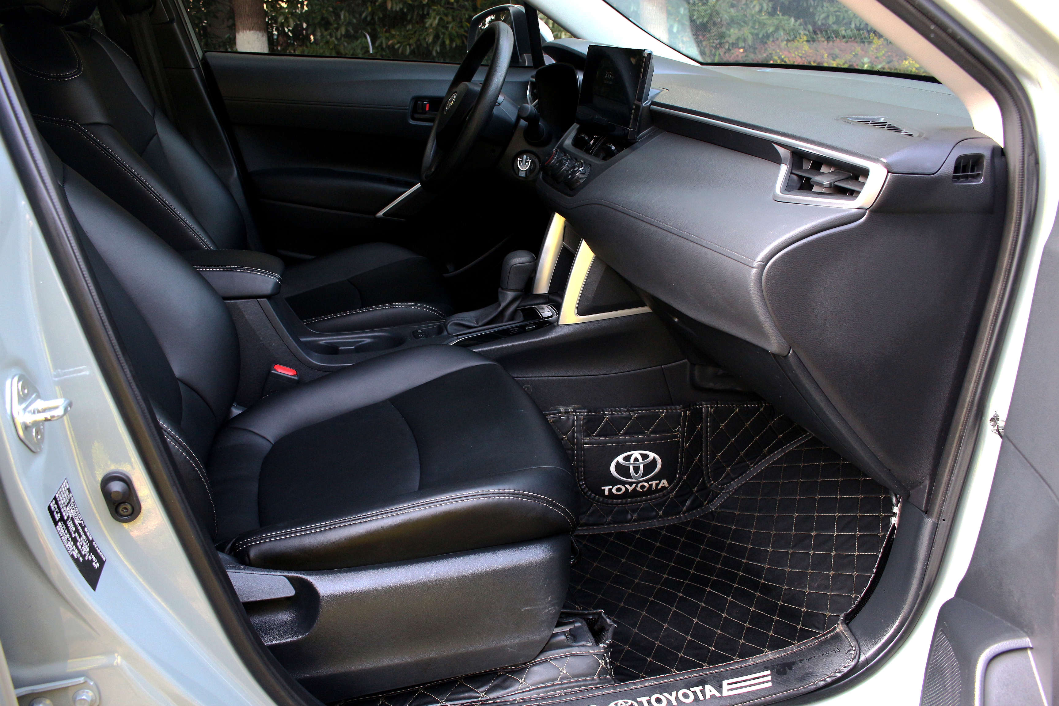 Toyota Corolla Cross 2023 immagine di auto #10