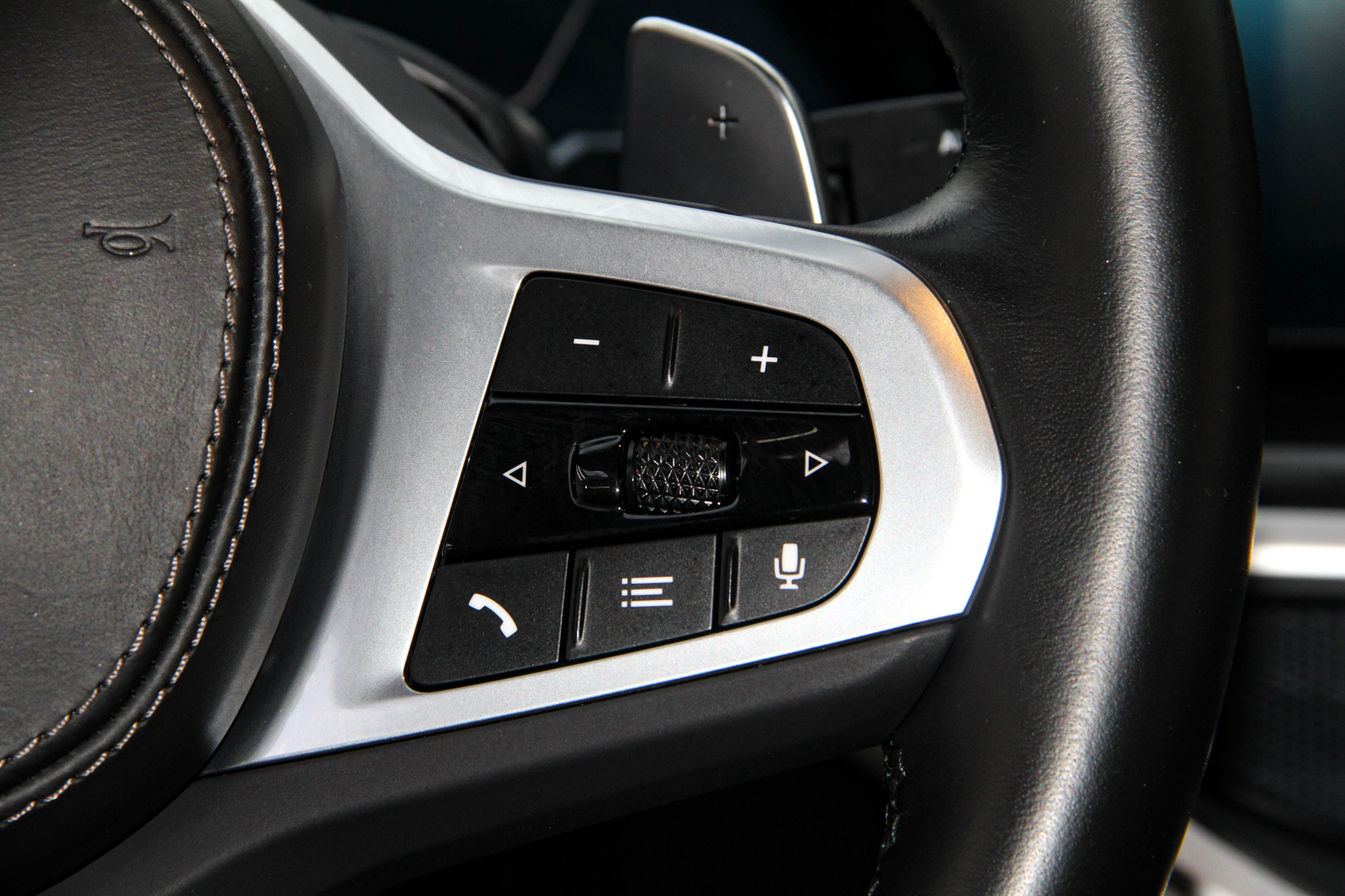 BMW X6 2023 car image #10