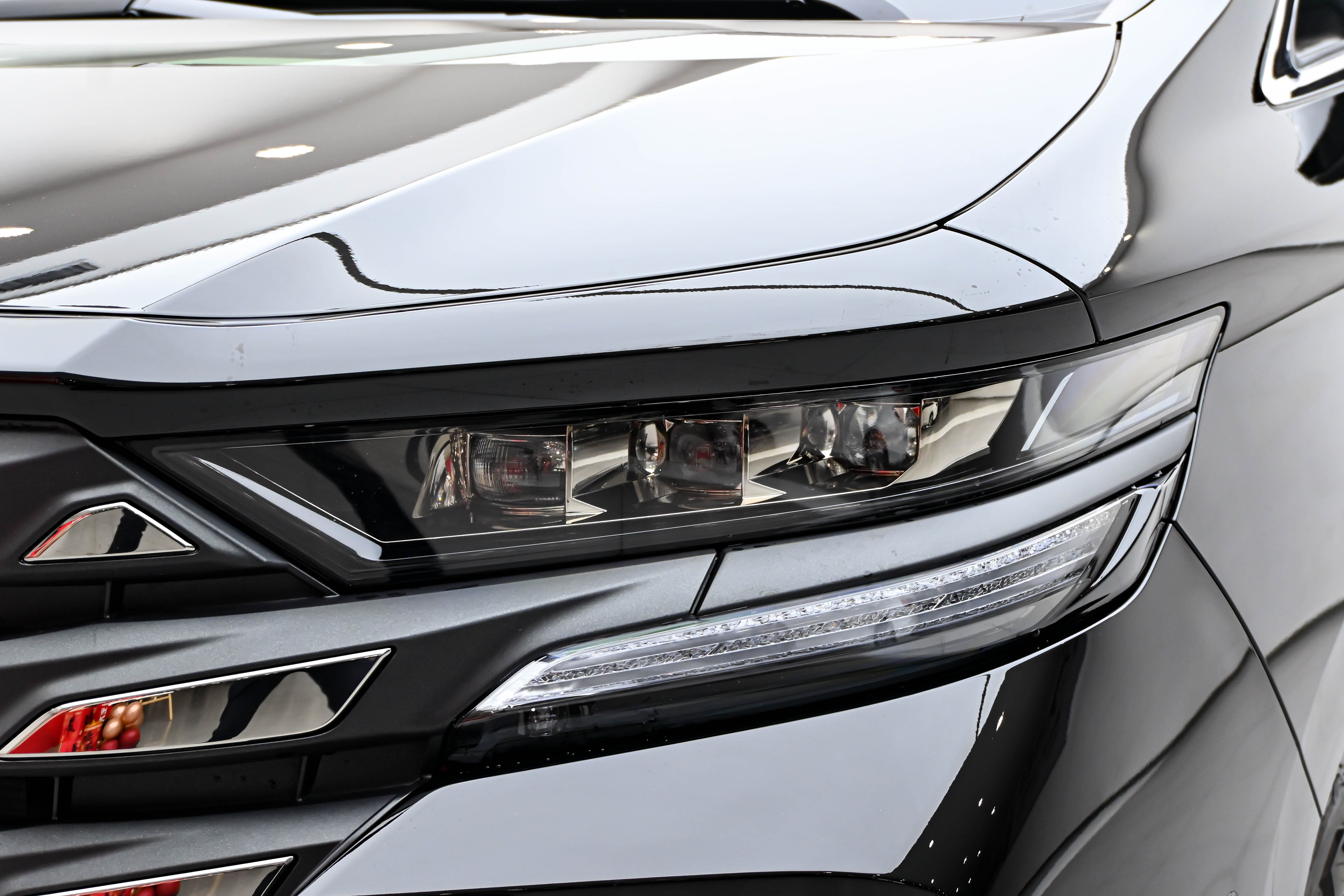 Toyota Vellfire 2026 صورة سيارة #10