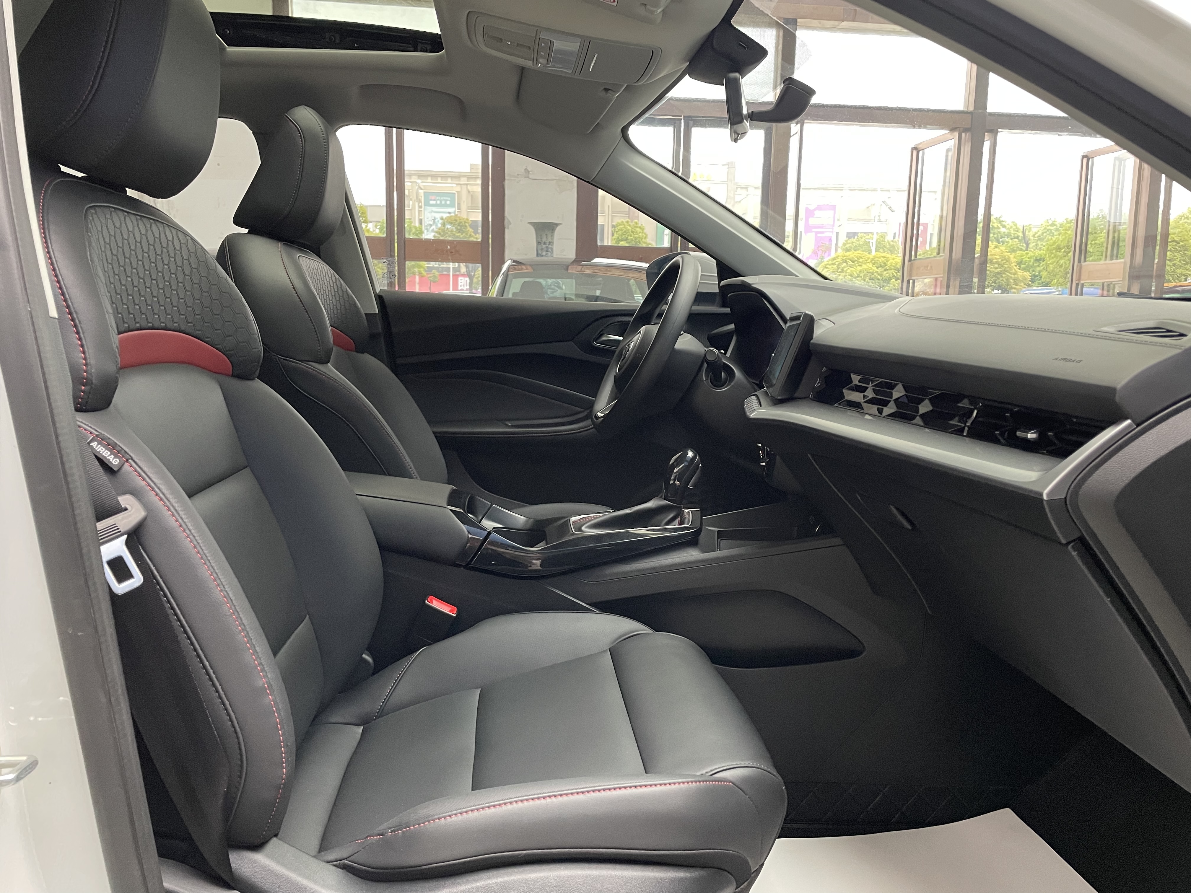 5 2023 #10 5 2023 immagine di auto #10