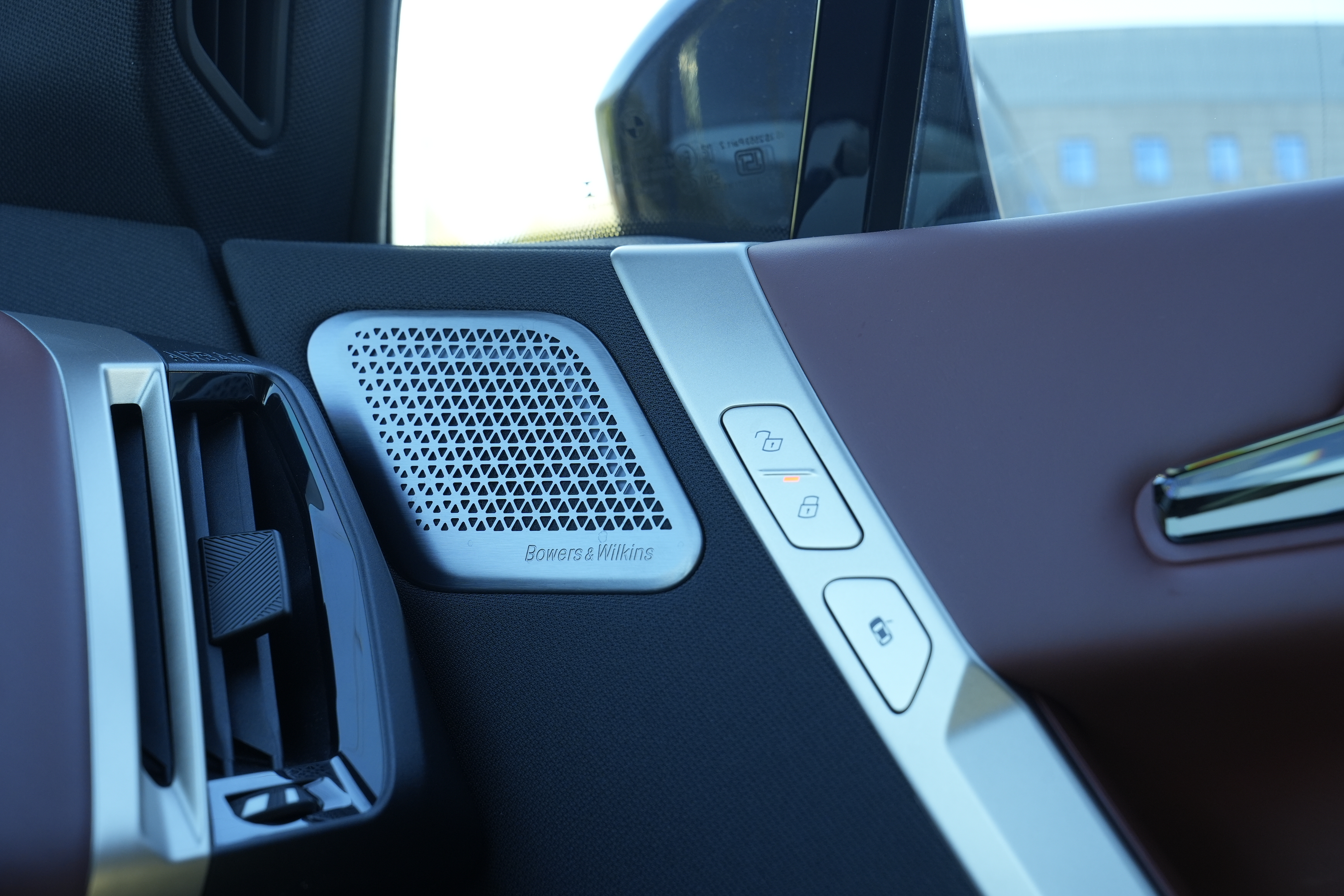 BMW iX M60 2025 car image #10