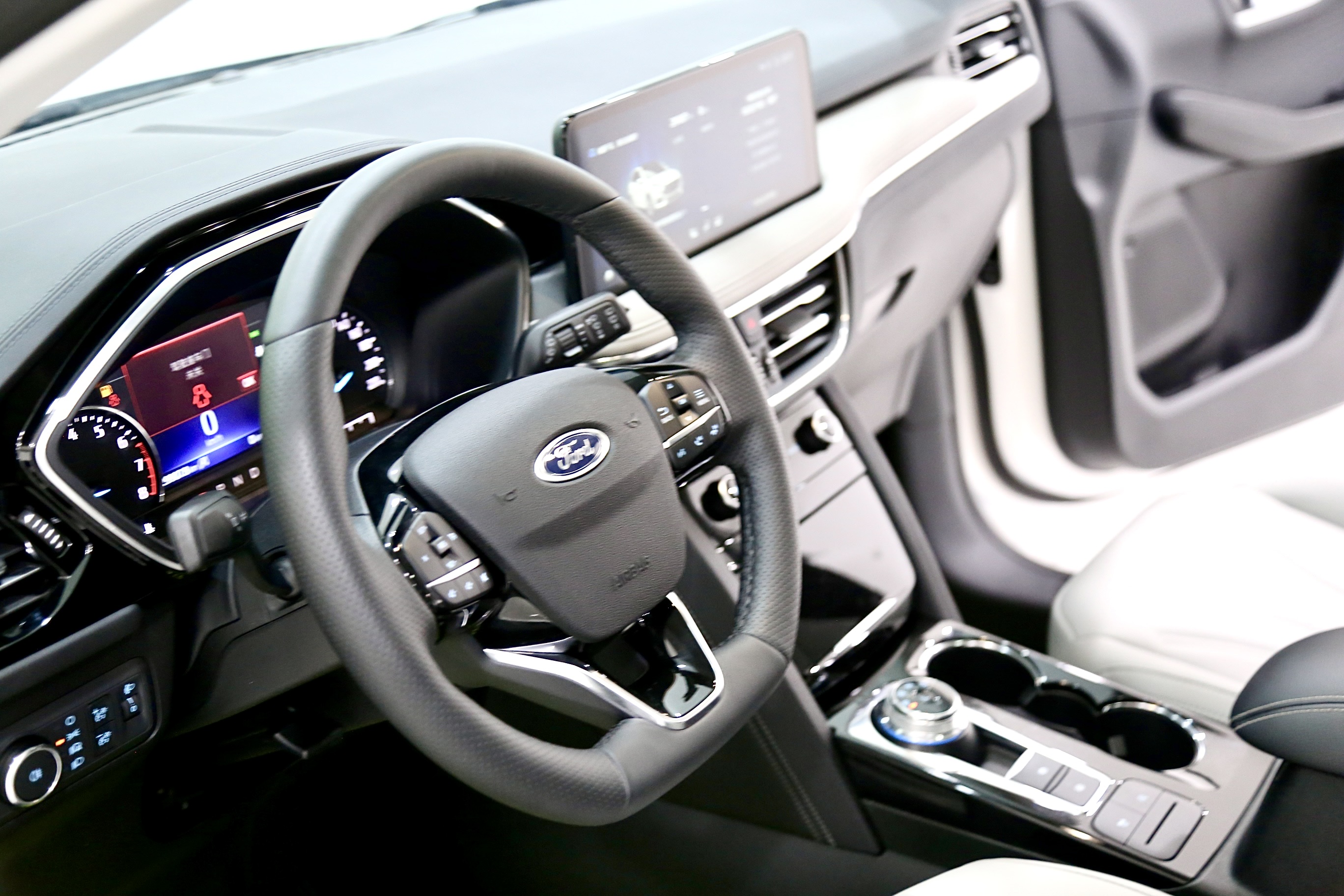 Ford Escape 2024 immagine di auto #10