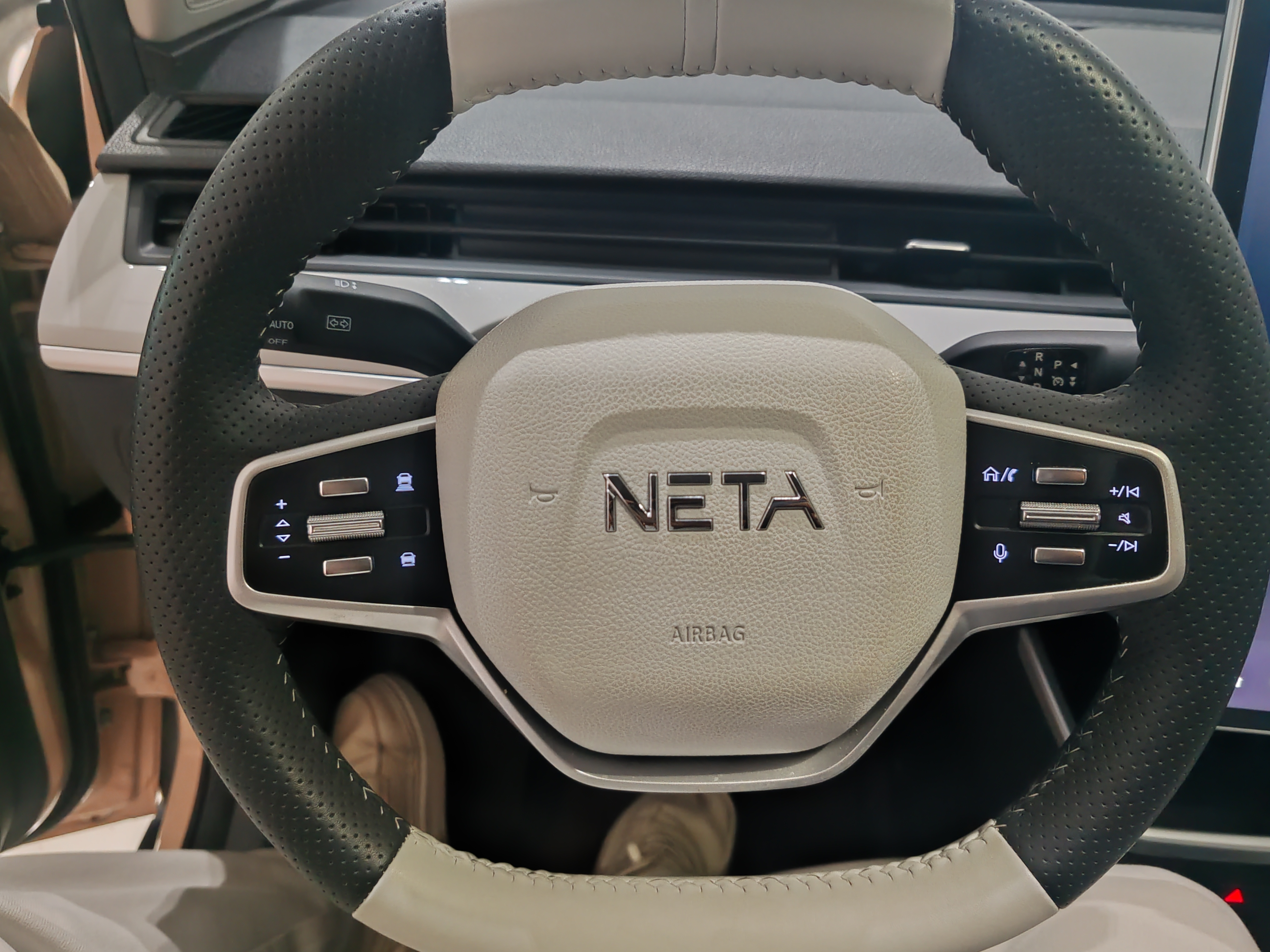 哪吒汽车 哪吒AYA 2023 汽车图片 #10