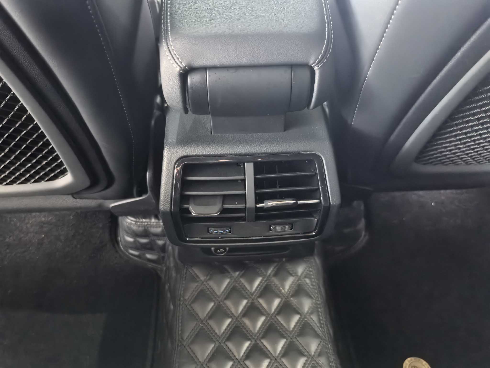 Audi Q3 2024 car image #10