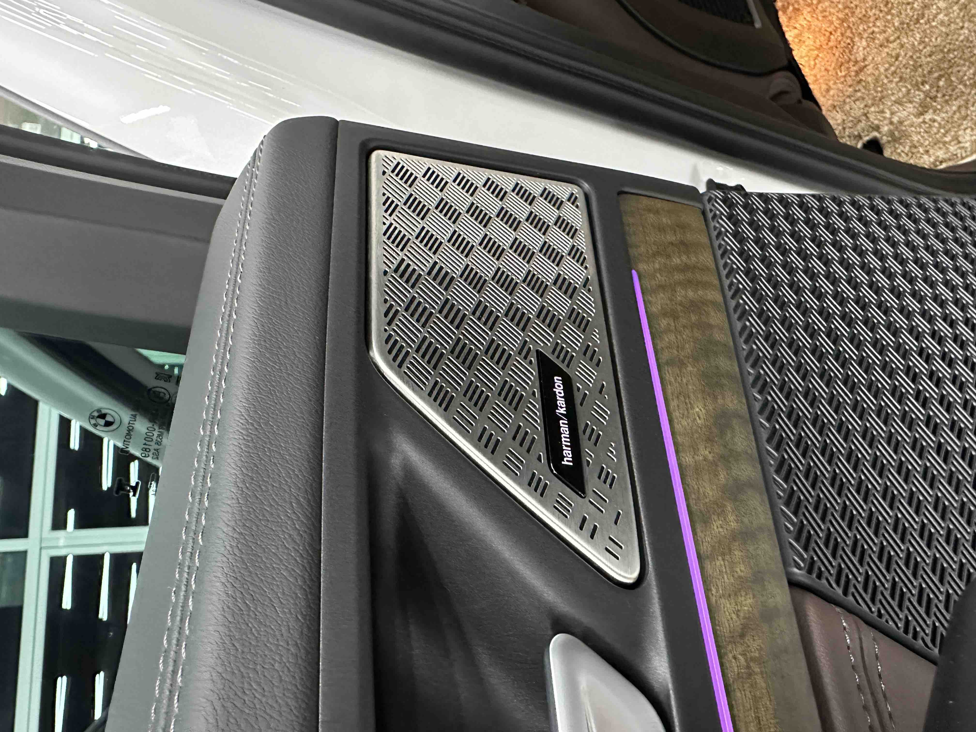 BMW iX1 2024 #10 BMW iX1 2024 car image #10