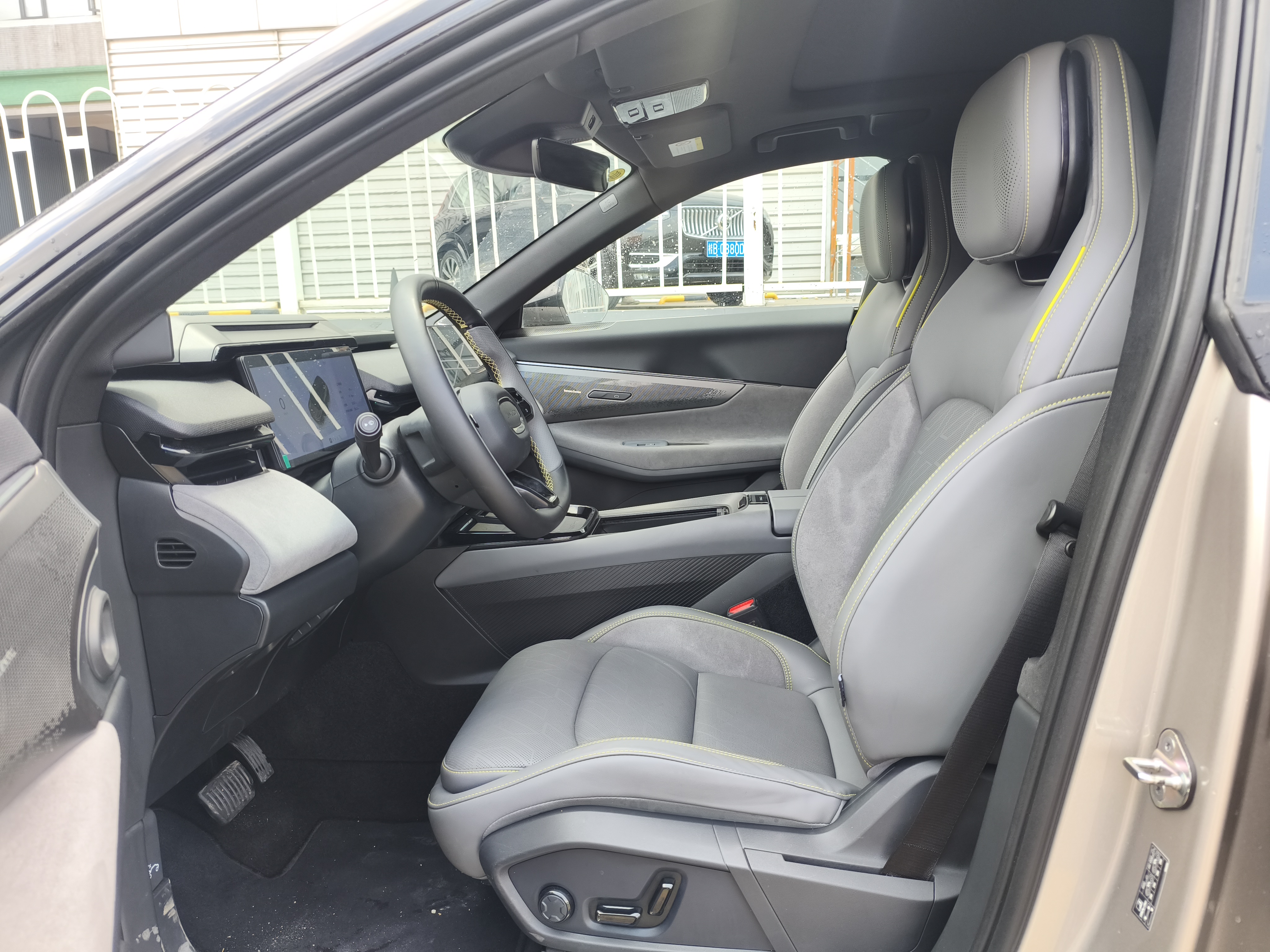 Lynk & Co 08 EM-P 2024 car image #10