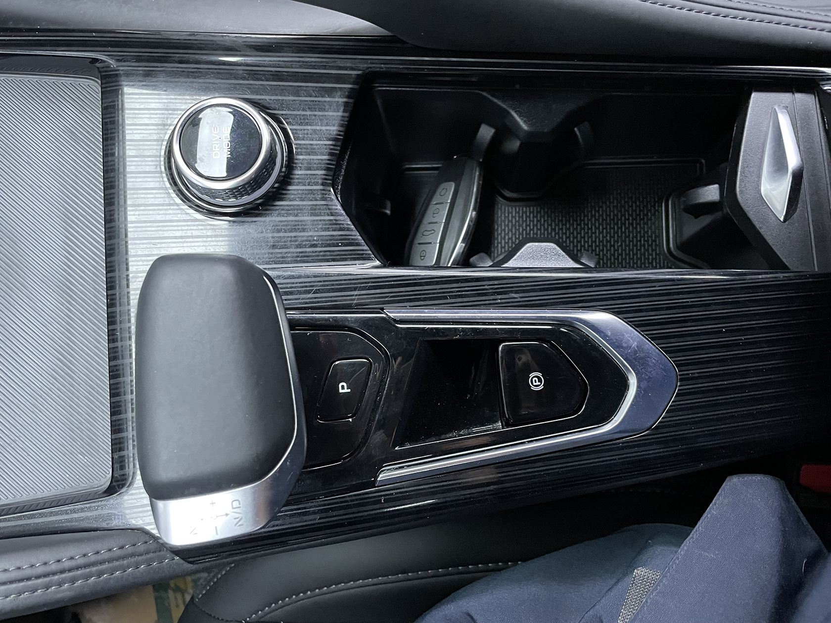 GEELY Monjaro 2024 car image #10
