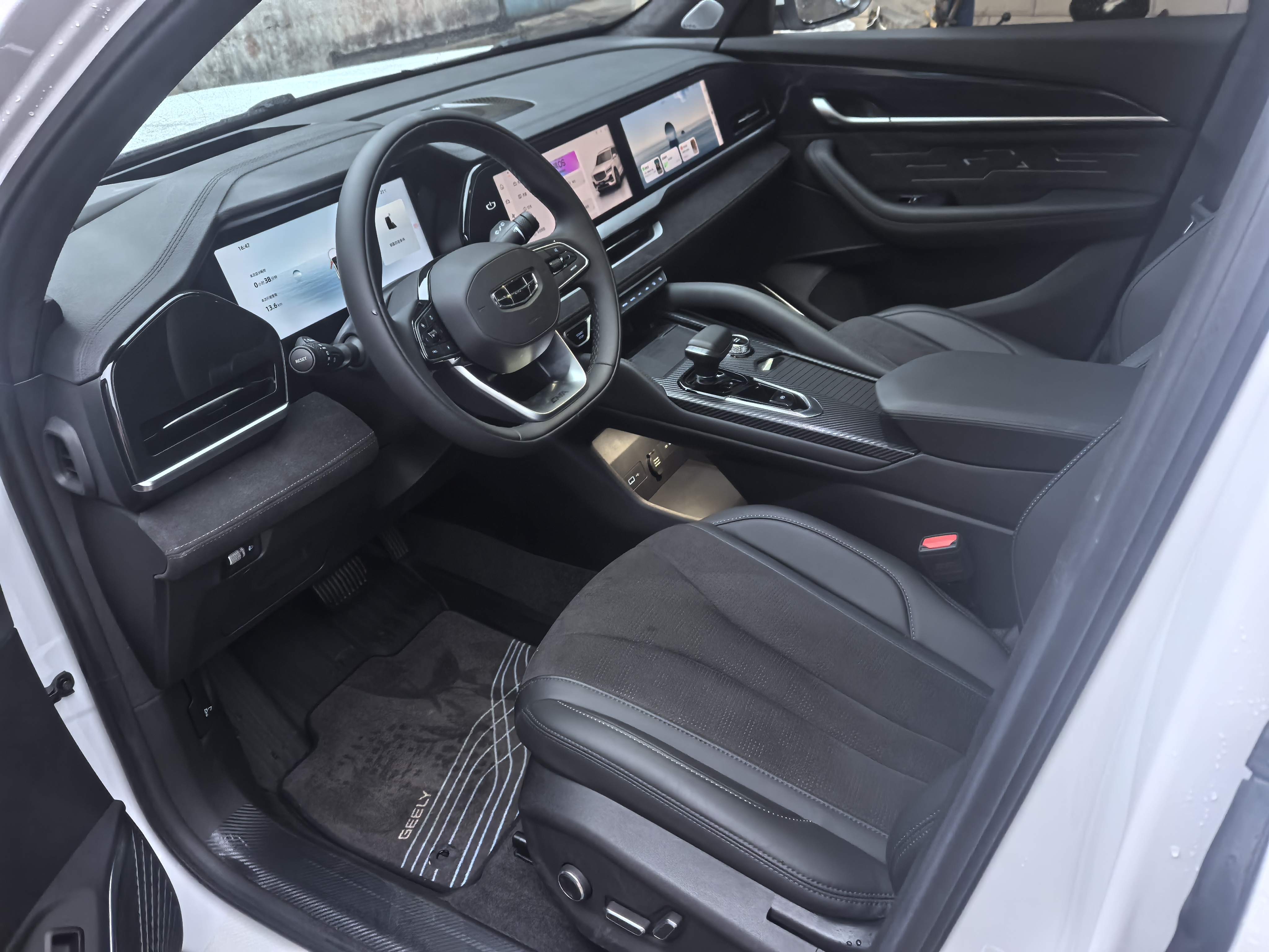 GEELY Tugella 2025 car image #10