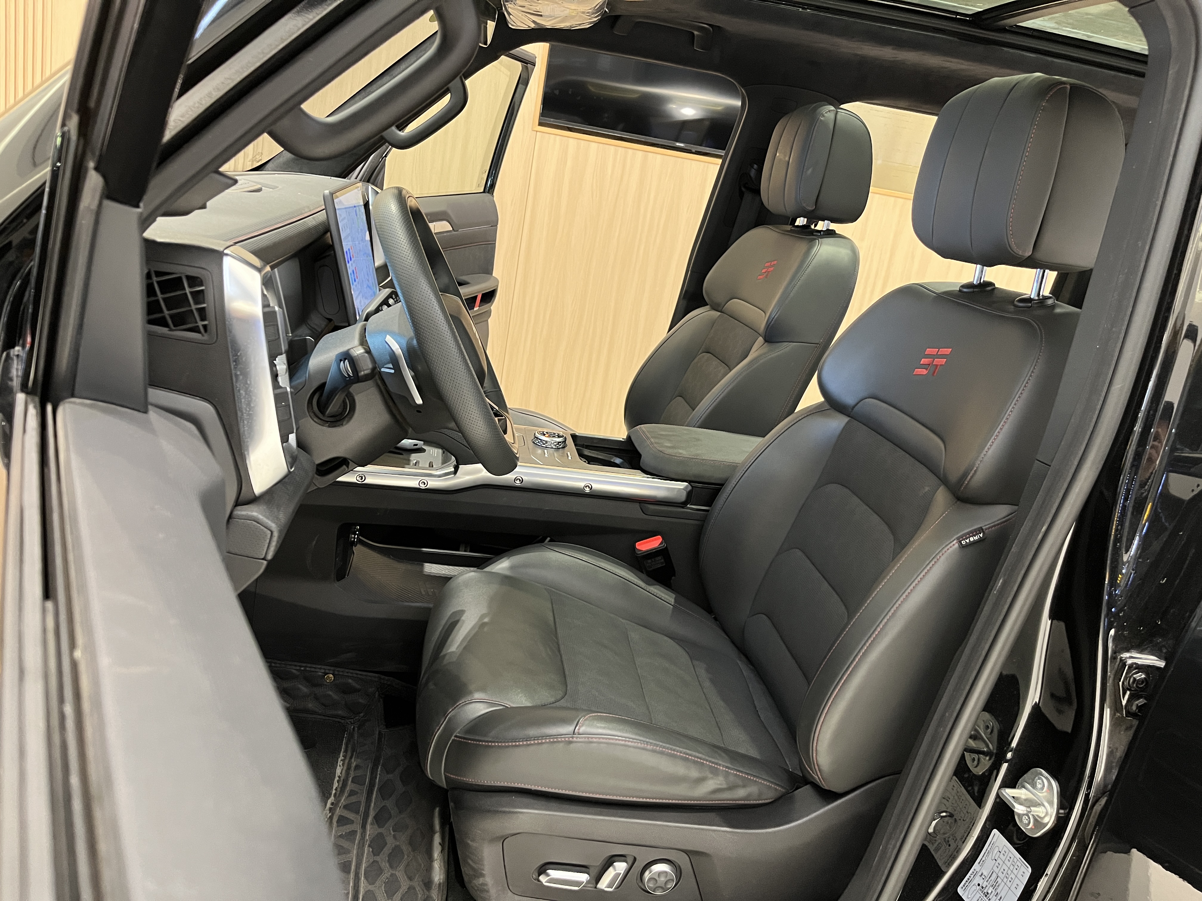 Jetour Traveller 2023 car image #10