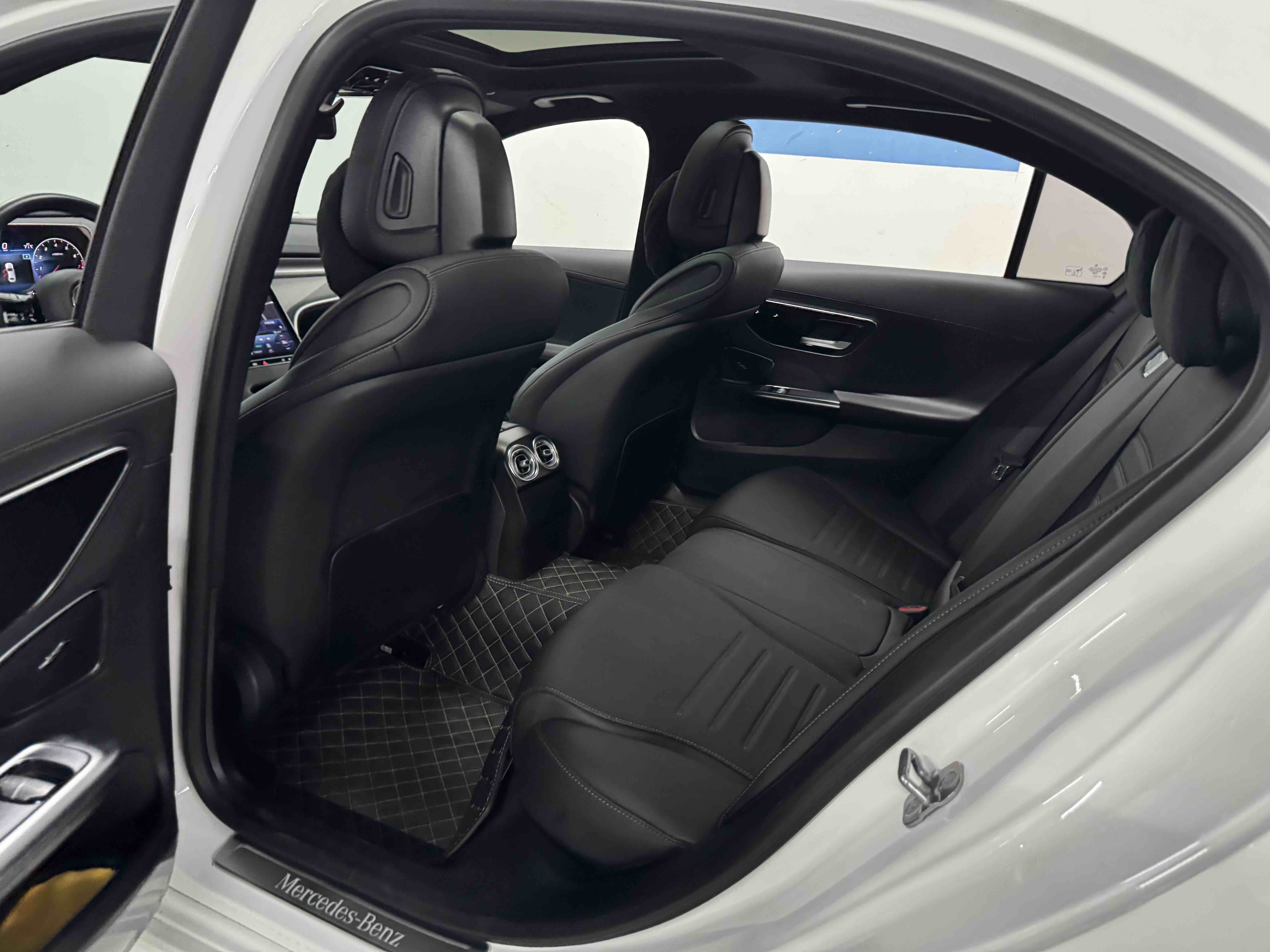 Mercedes-Benz C Class 2024 car image #10