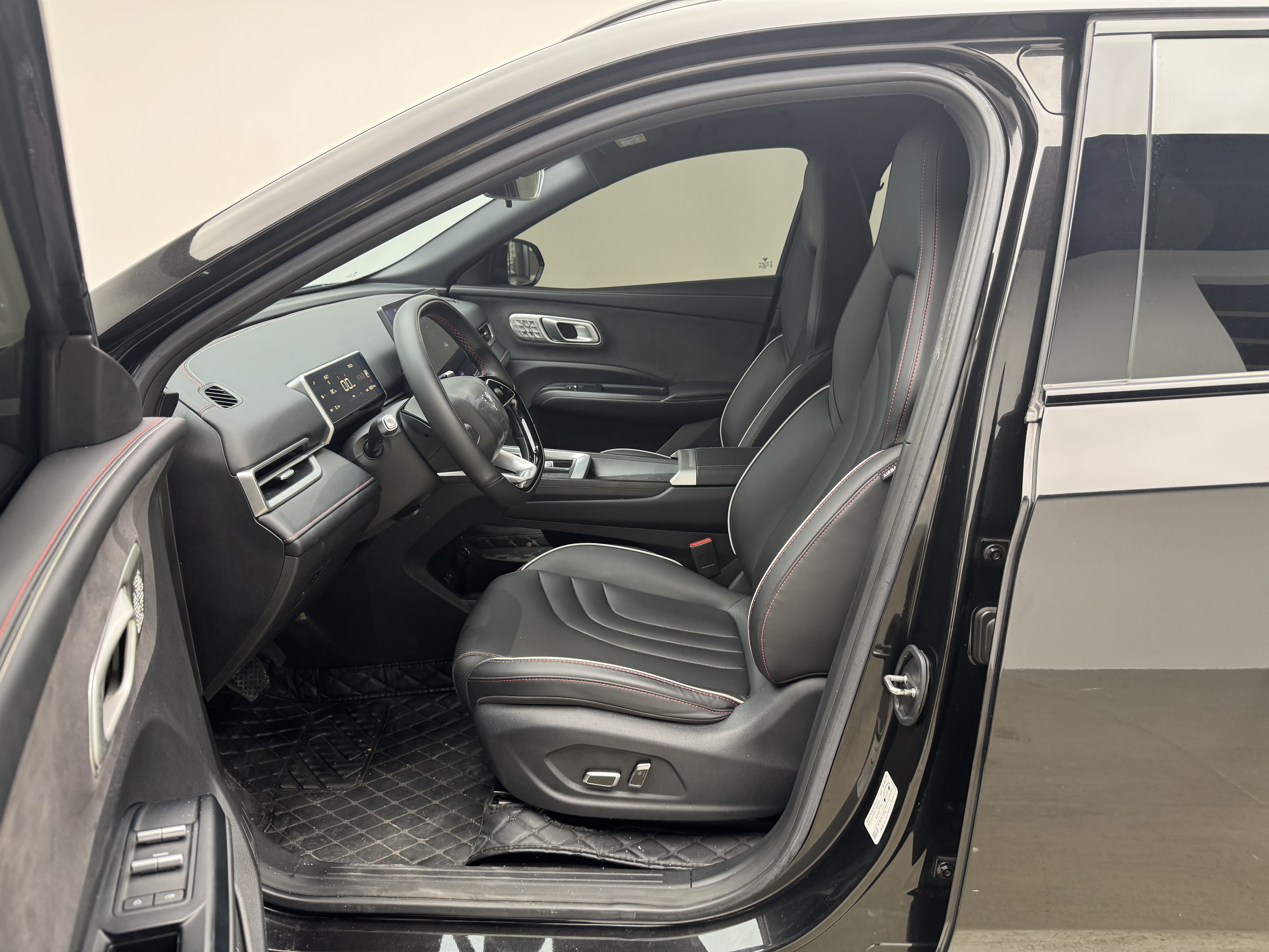 哪吒汽车 哪吒X 2023 汽车图片 #10