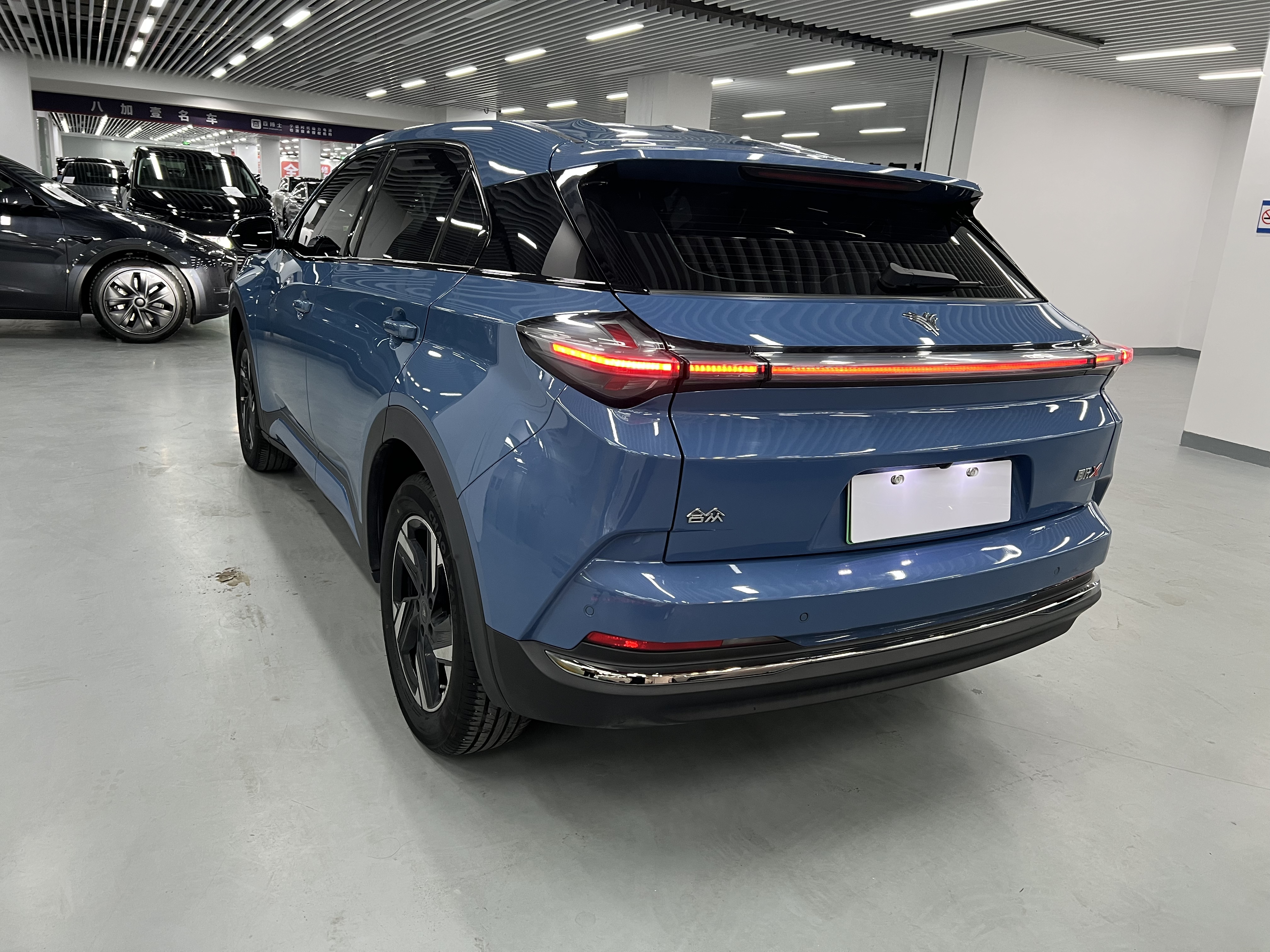 哪吒汽车 哪吒X 2023 汽车图片 #10