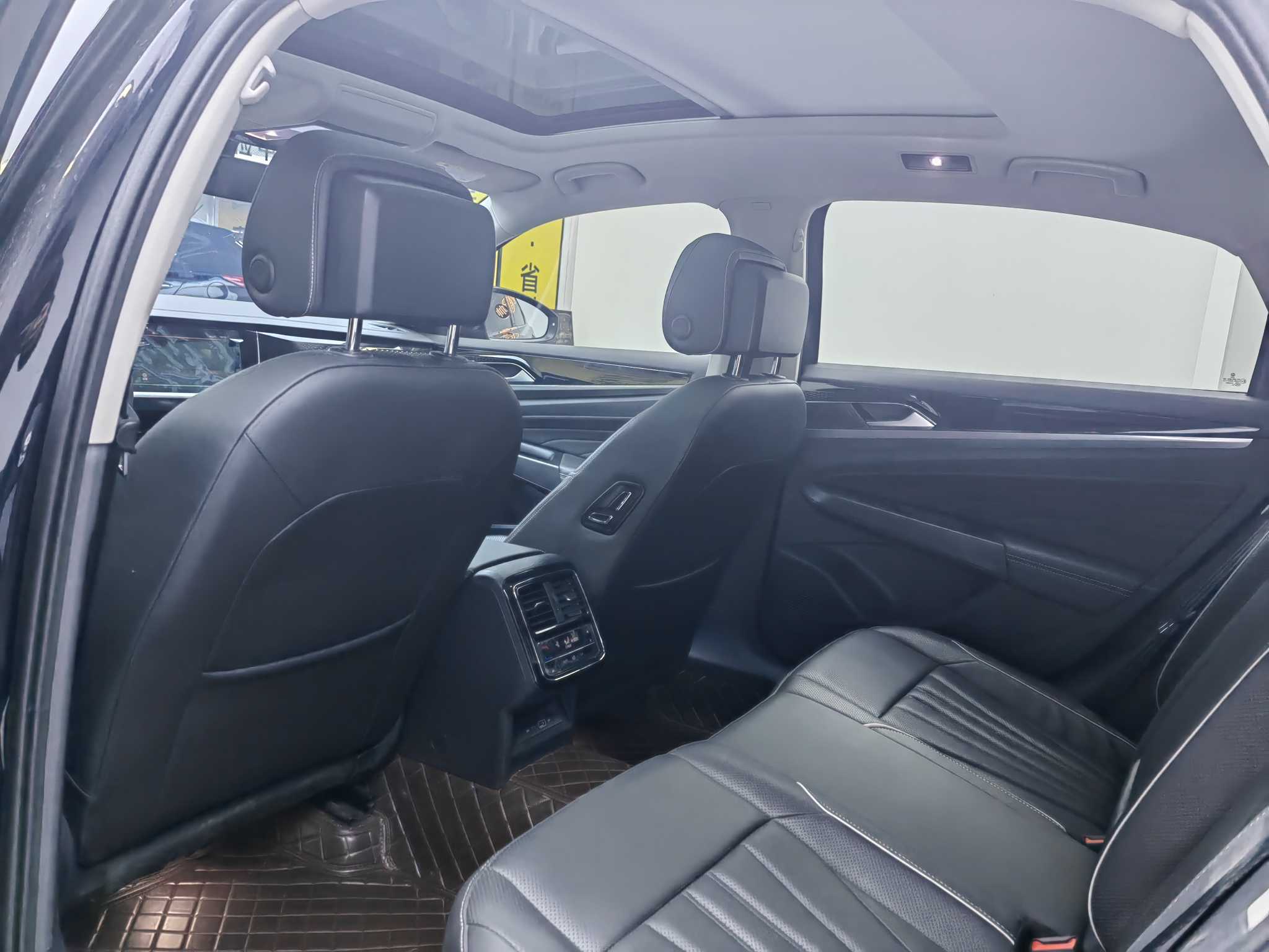 Volkswagen Passat 2023 car image #10