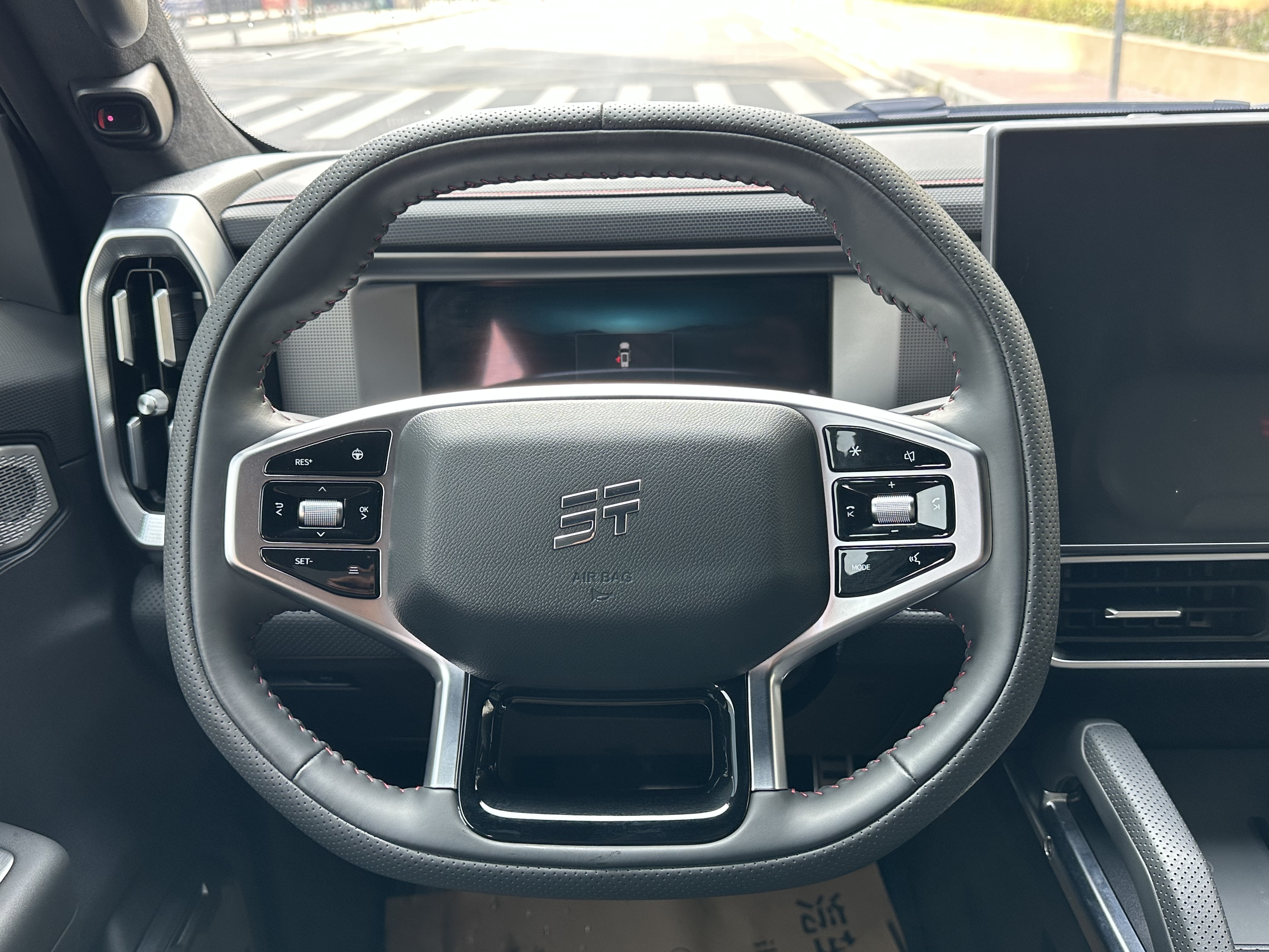 Jetour Traveller 2024 car image #10