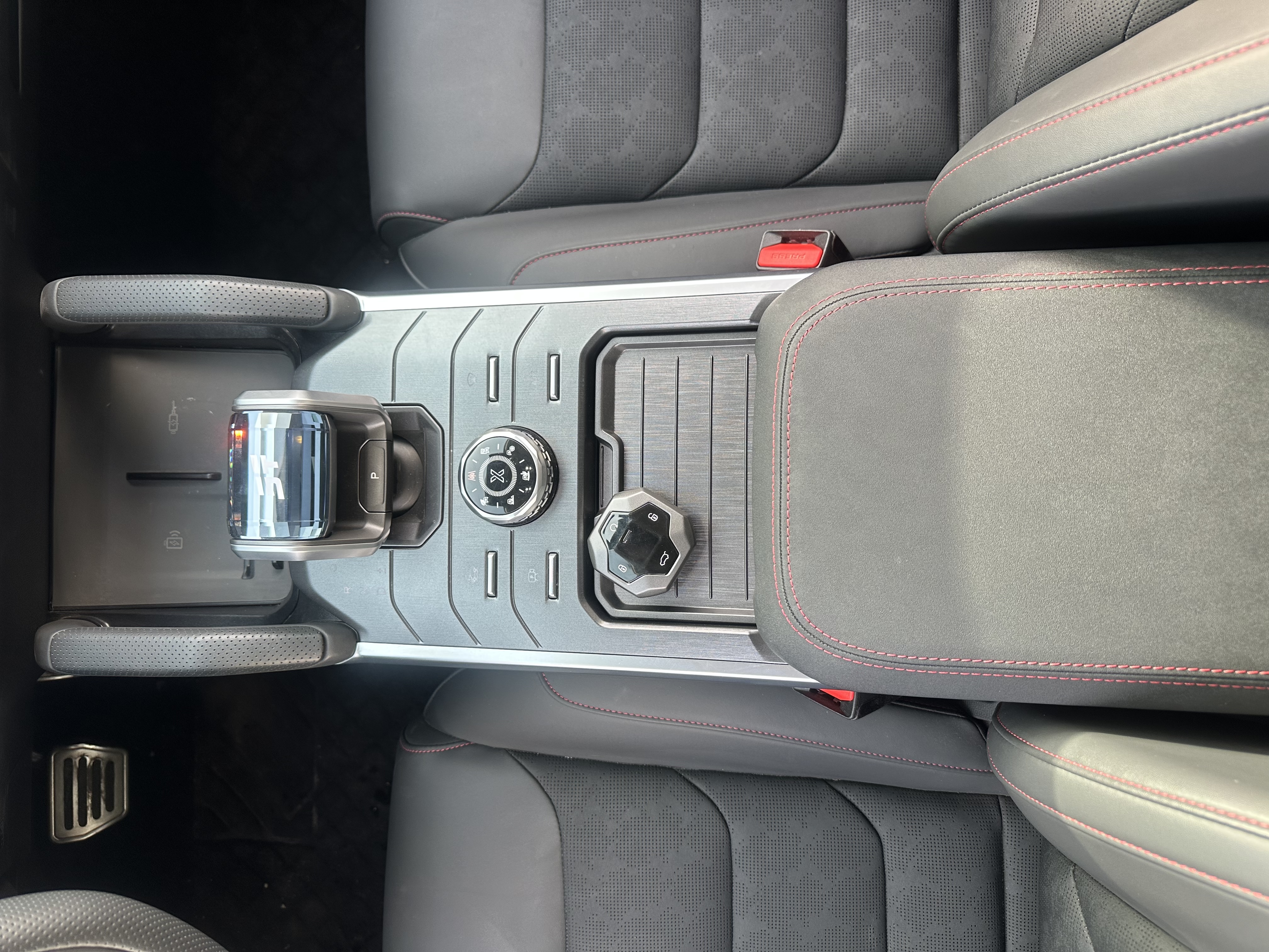 Jetour Traveller 2024 car image #10