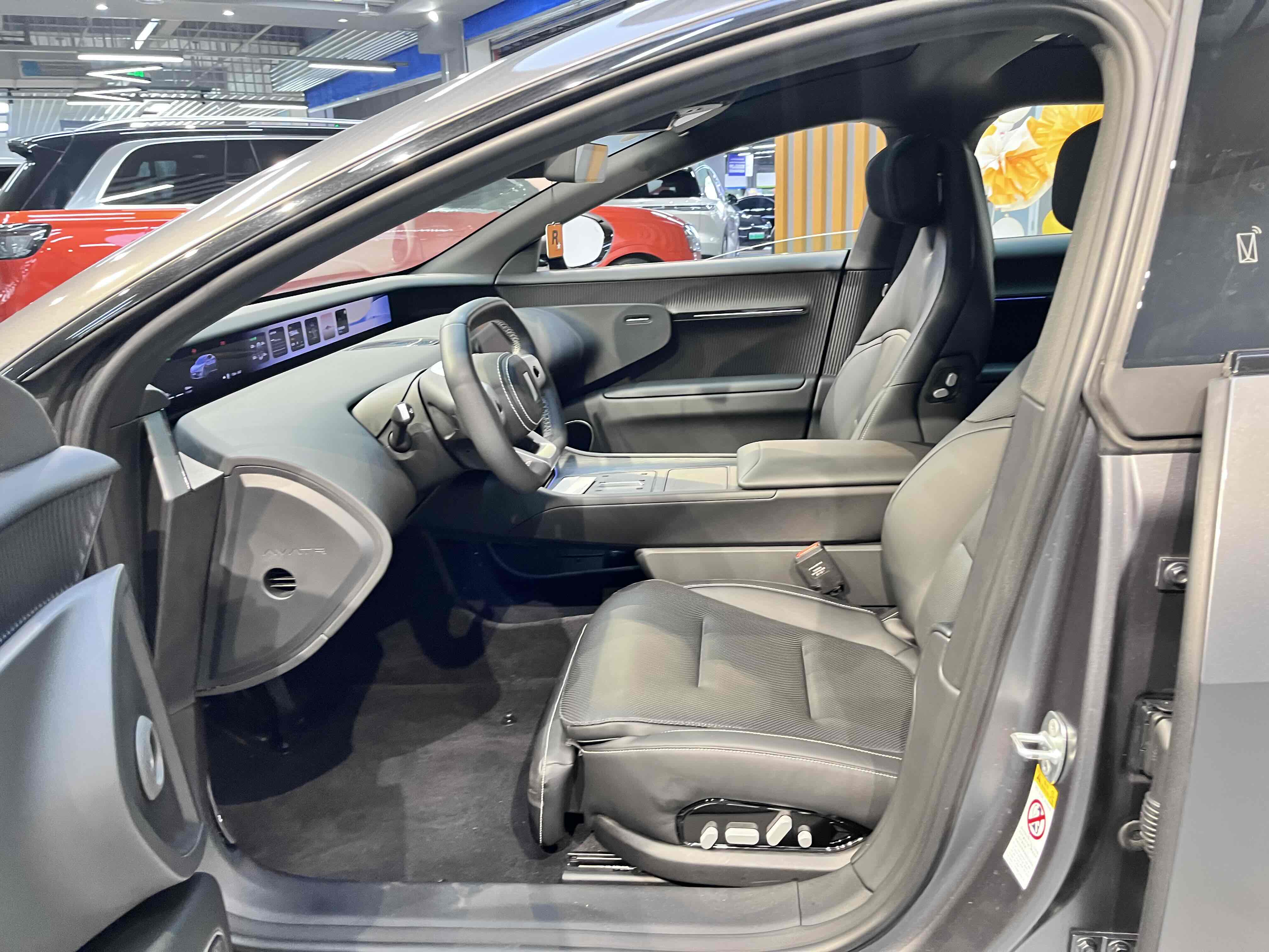 Avatr 12 2024 car image #10