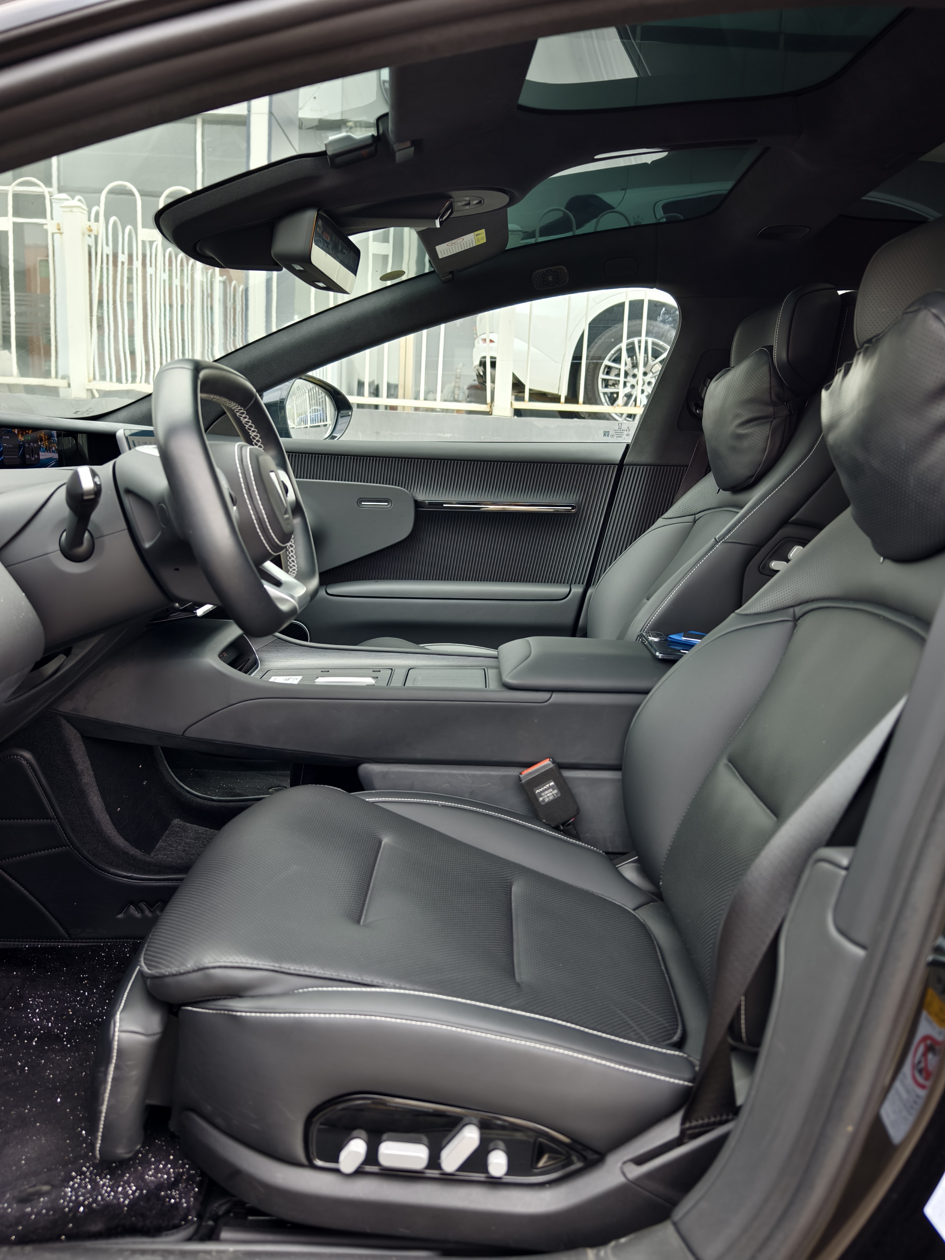 Avatr 12 2024 car image #10