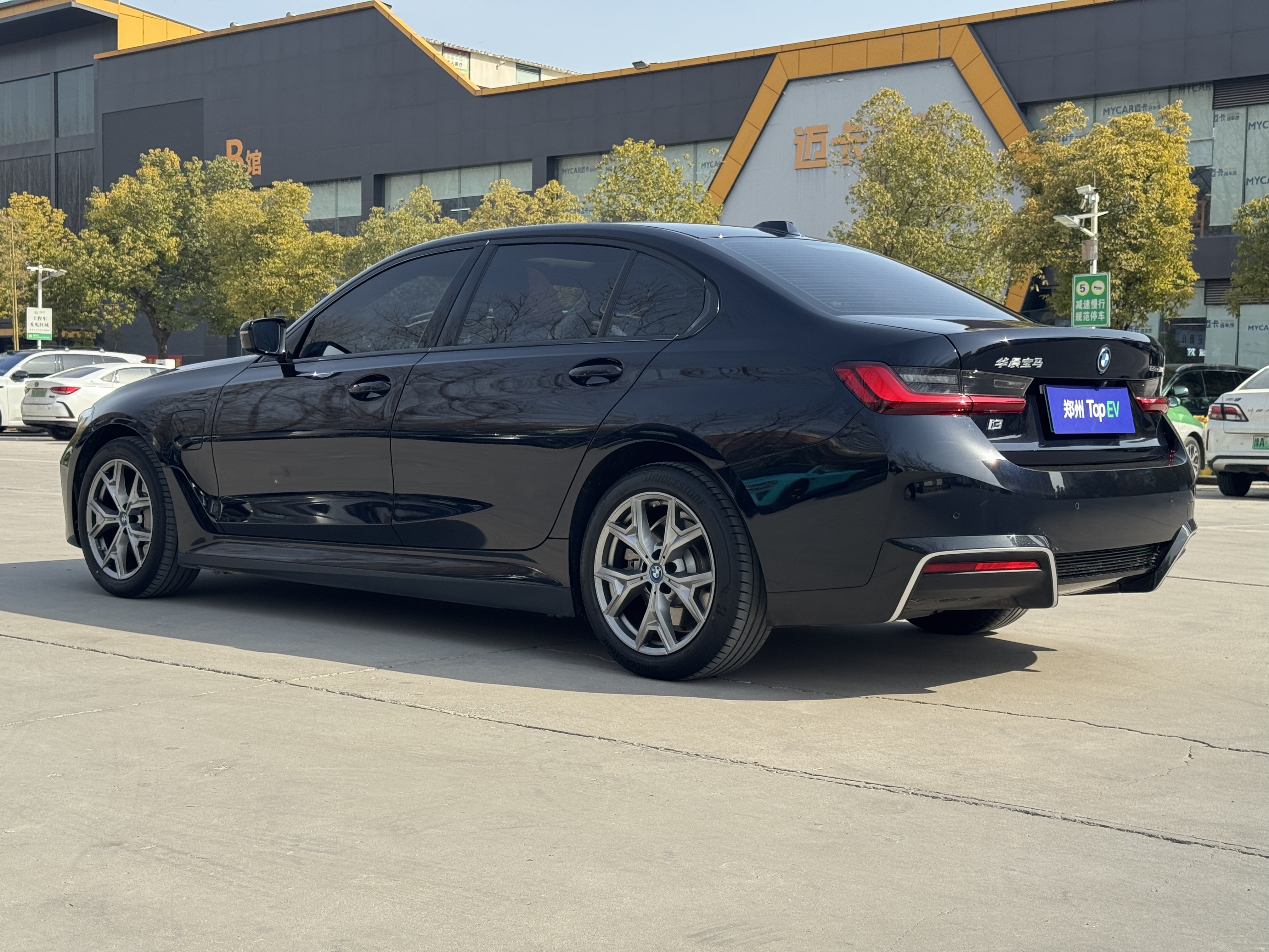 BMW i3 2023 car image #10