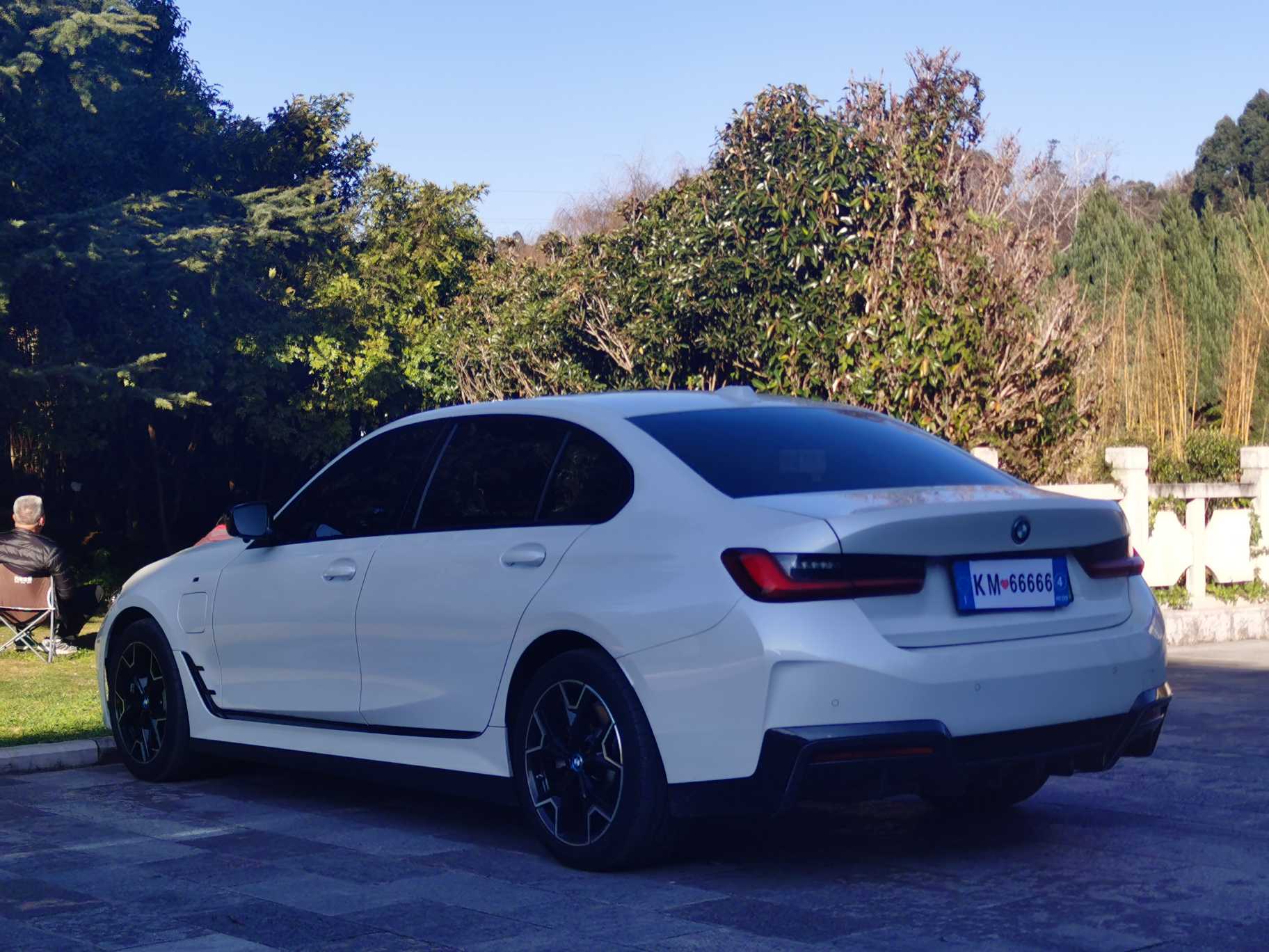 BMW i3 2024 car image #10