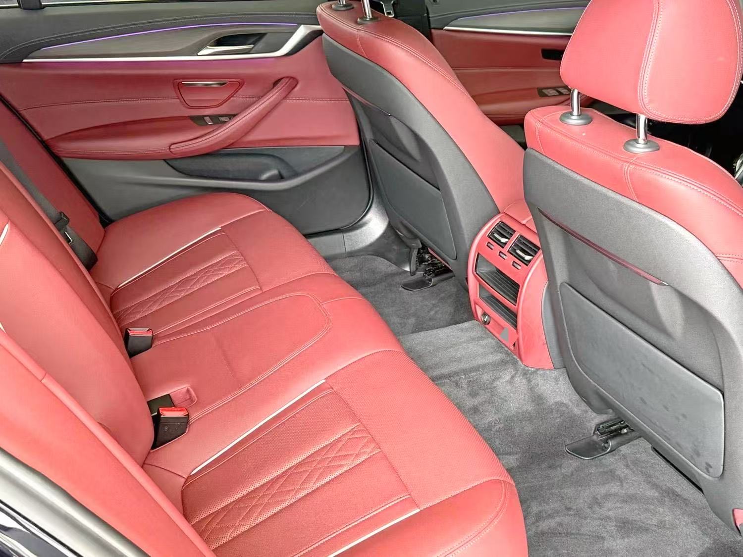 BMW 5 Series 2023 immagine di auto #10