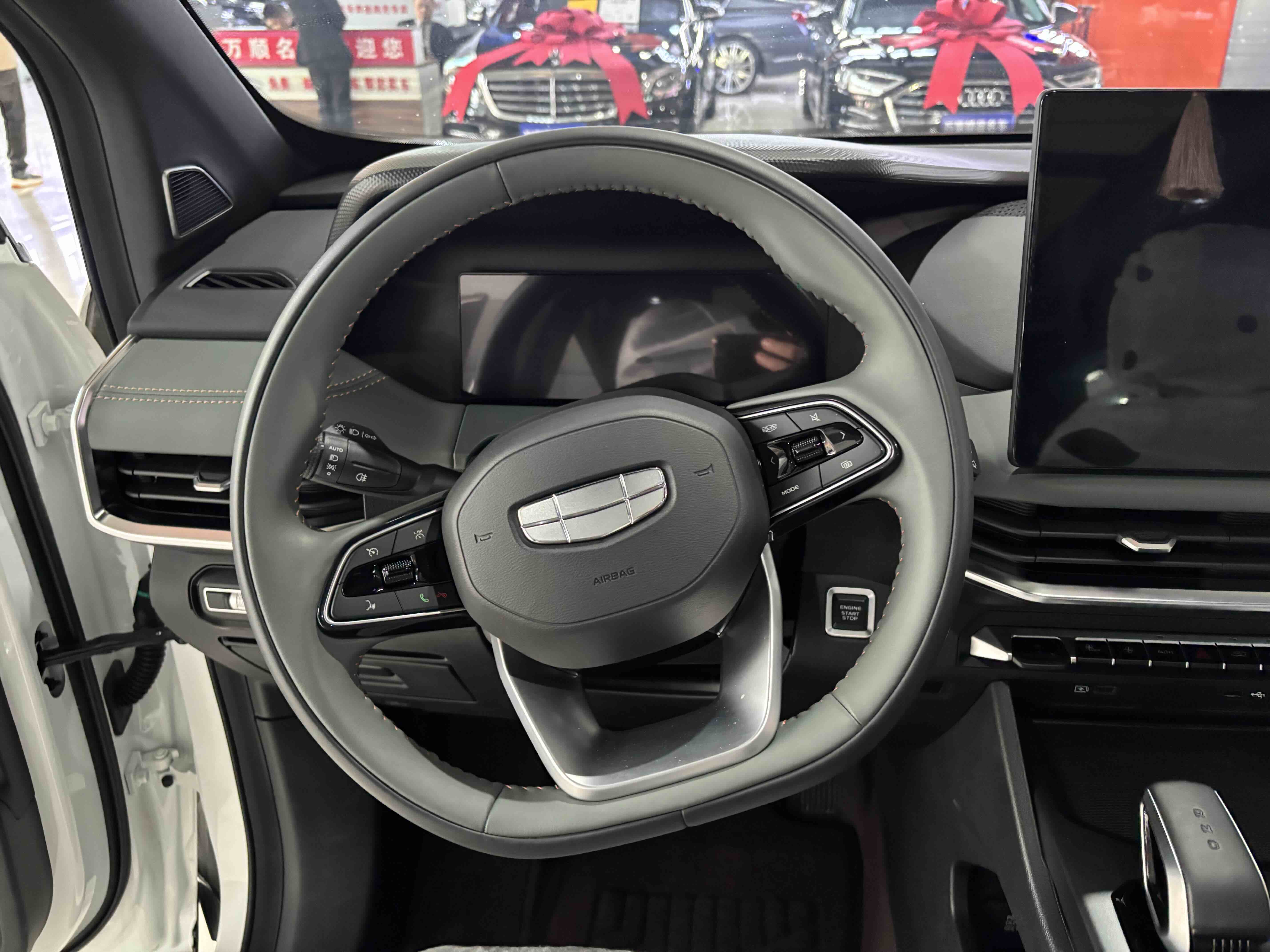 GEELY Okavango L 2025 car image #10