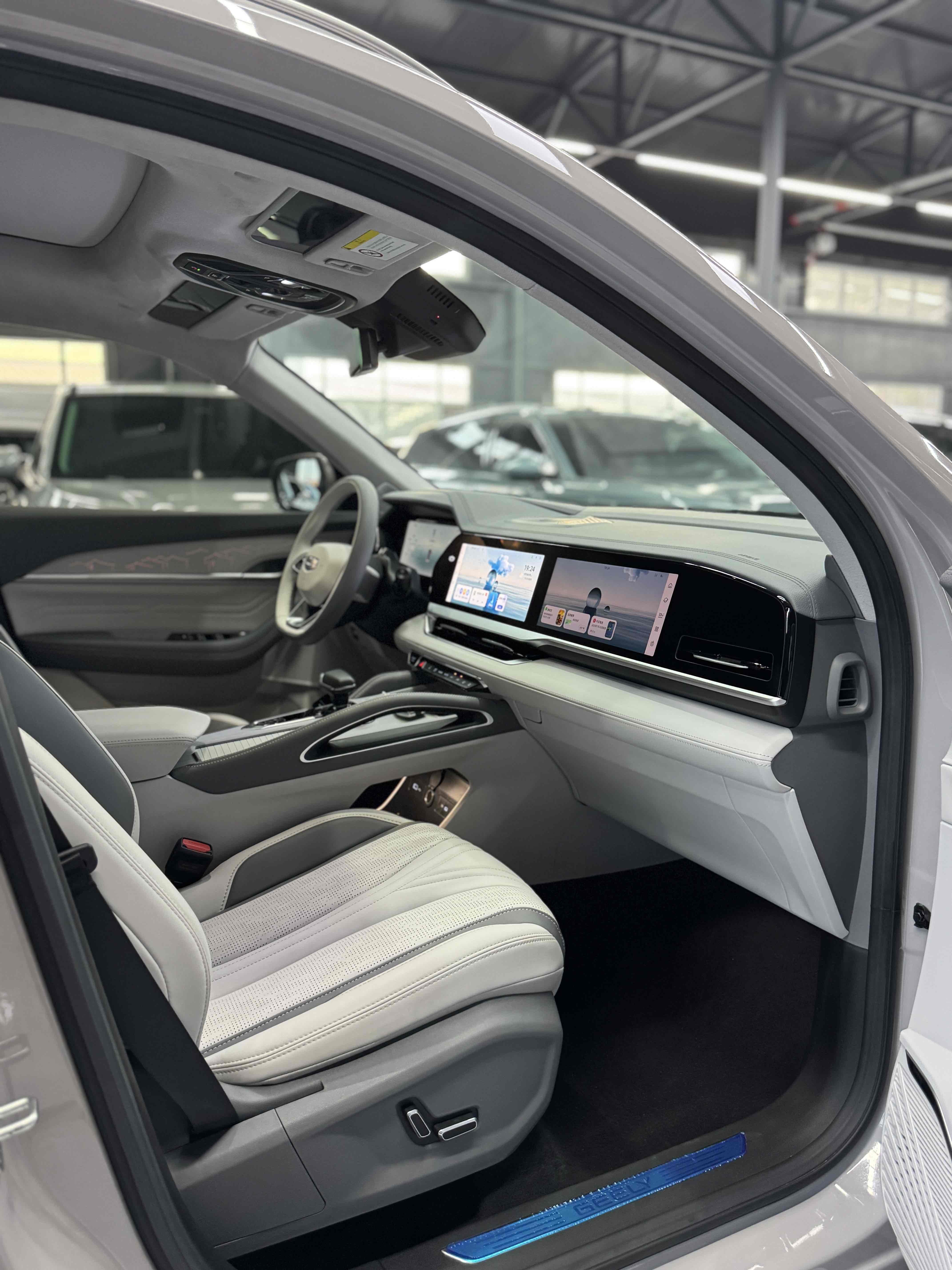 GEELY Monjaro MHEV 2024 car image #10