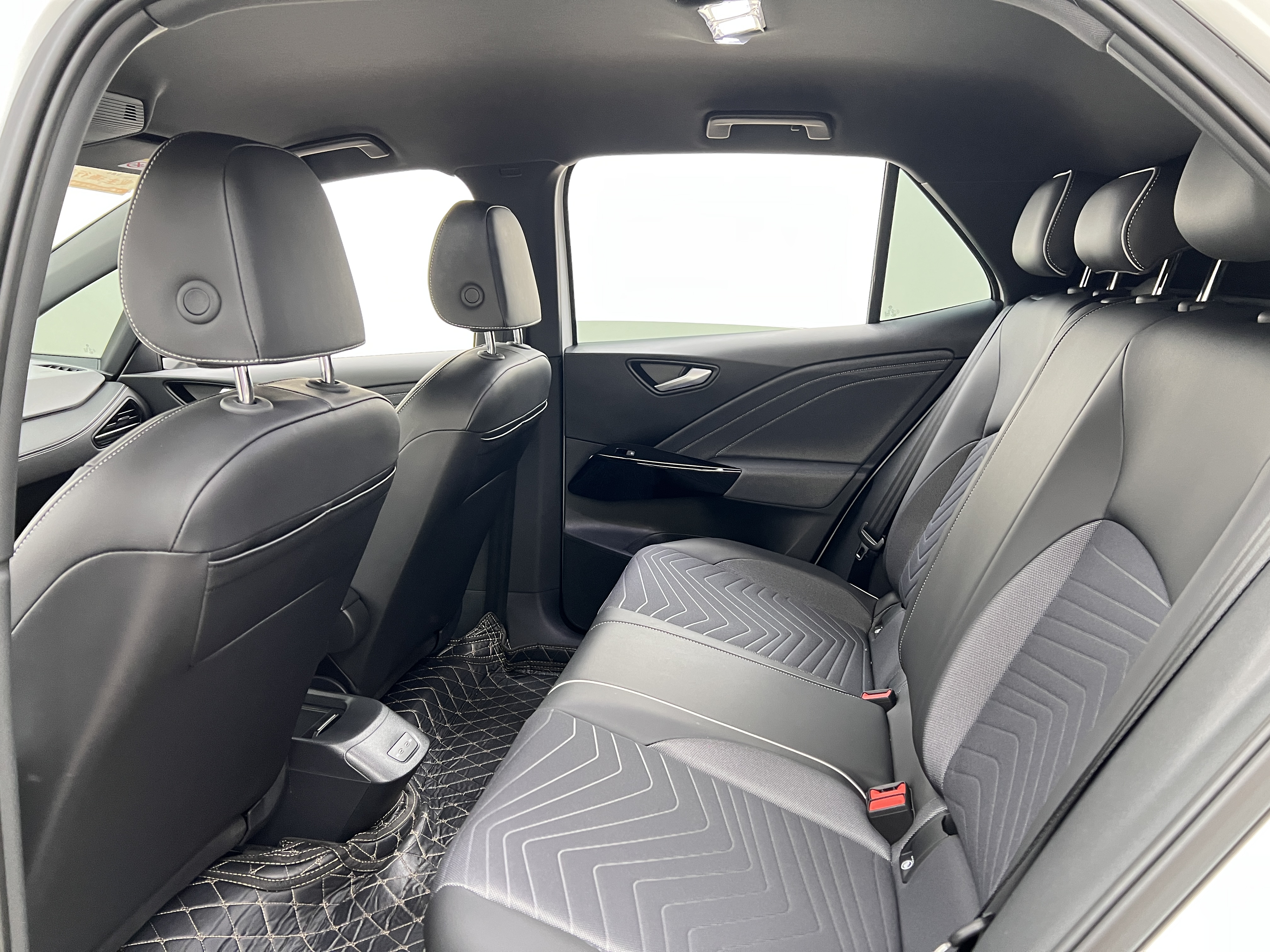 Volkswagen ID.3 2024 immagine di auto #10