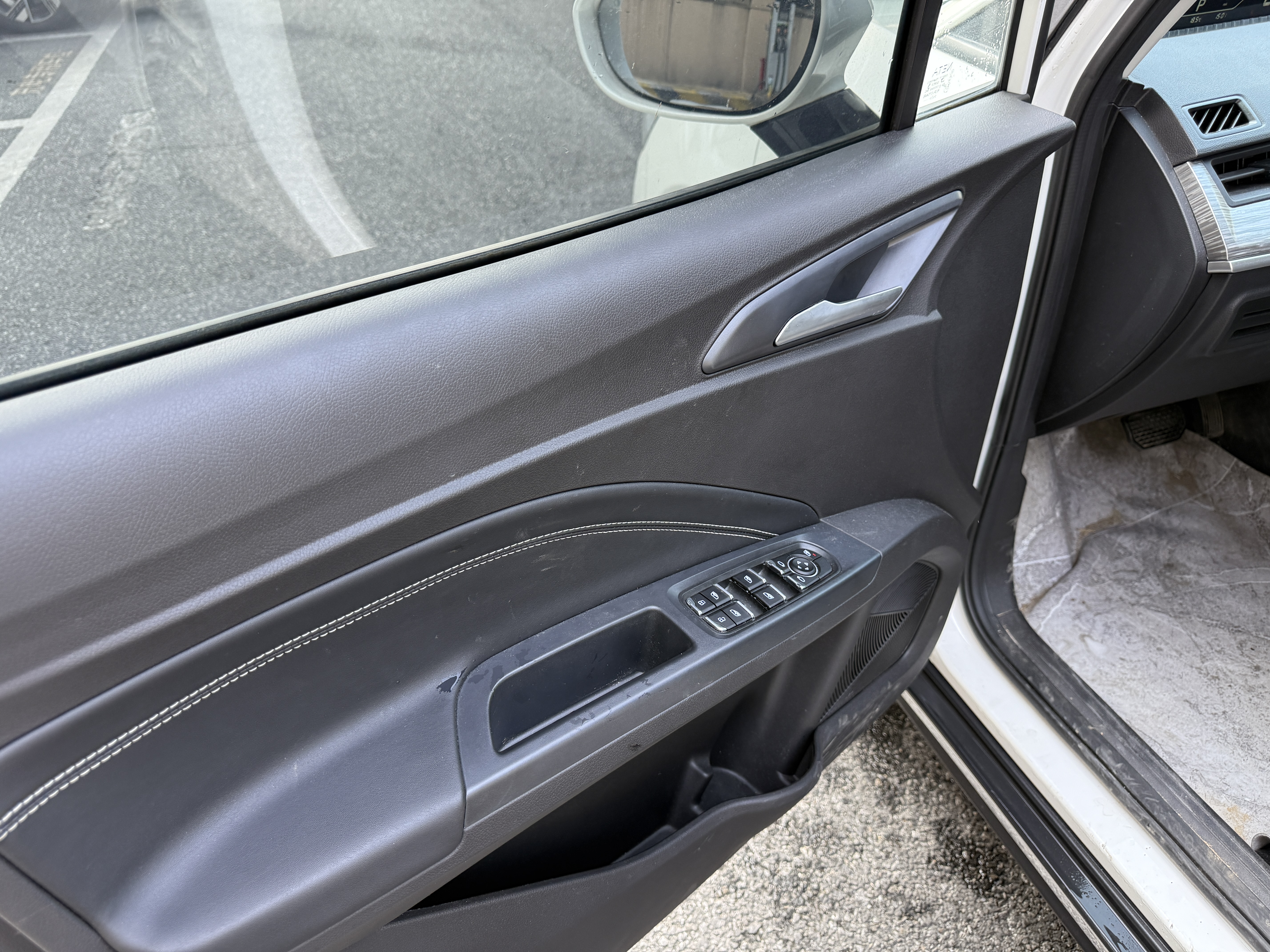 哪吒汽车 哪吒AYA 2023 汽车图片 #10