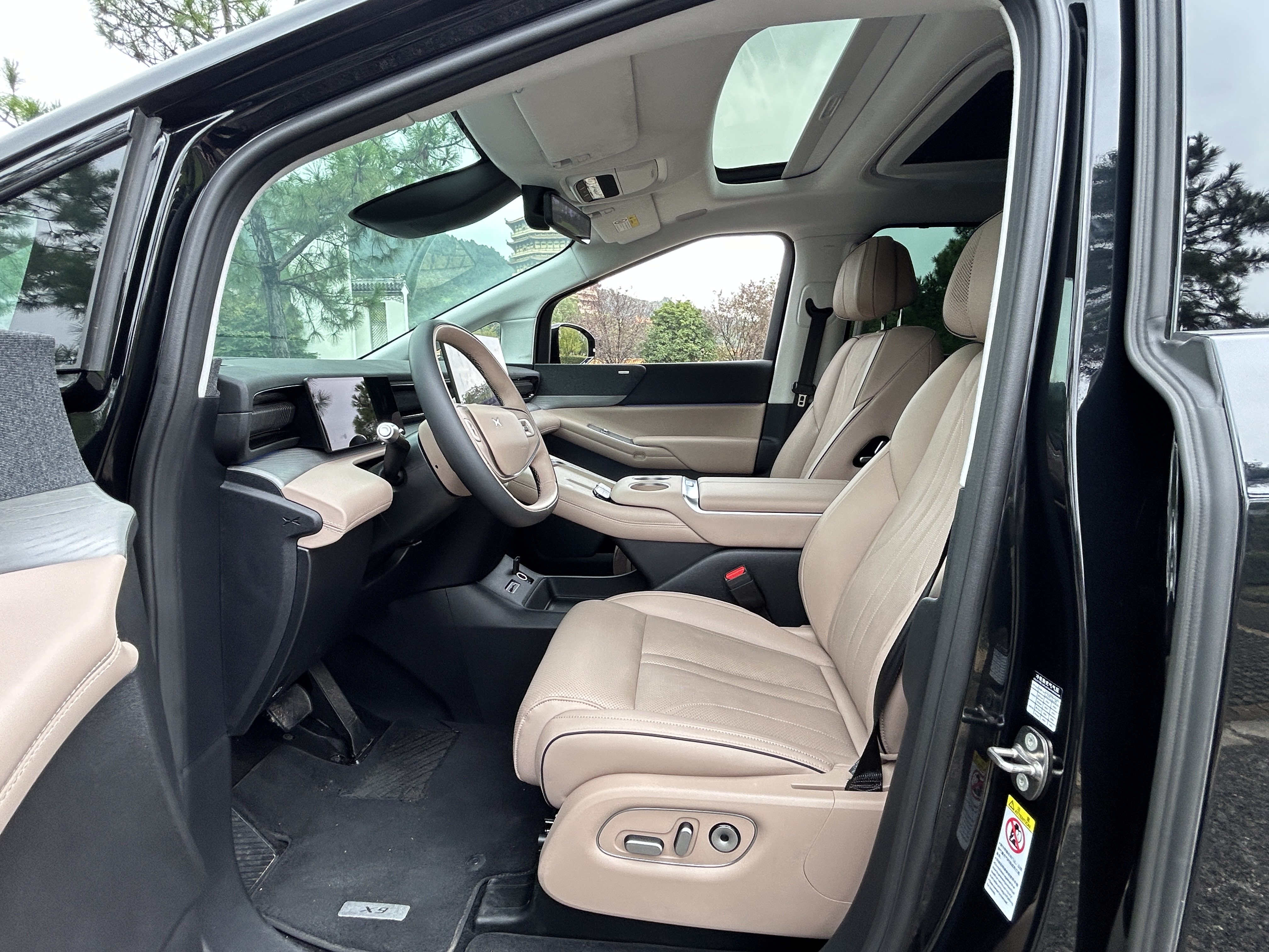 Xpeng X9 2025 imagem de carro #10