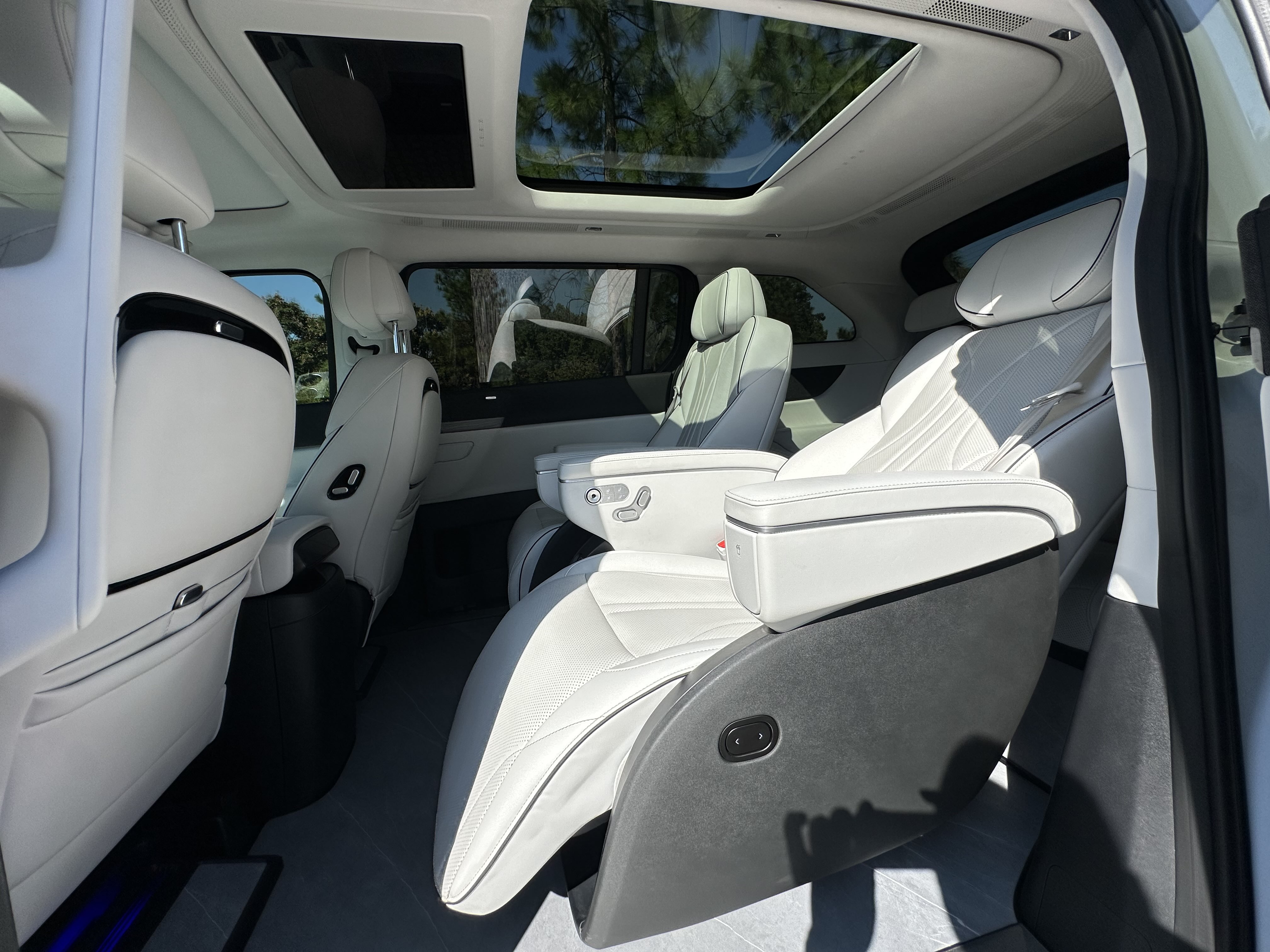 Xpeng X9 2024 immagine di auto #10