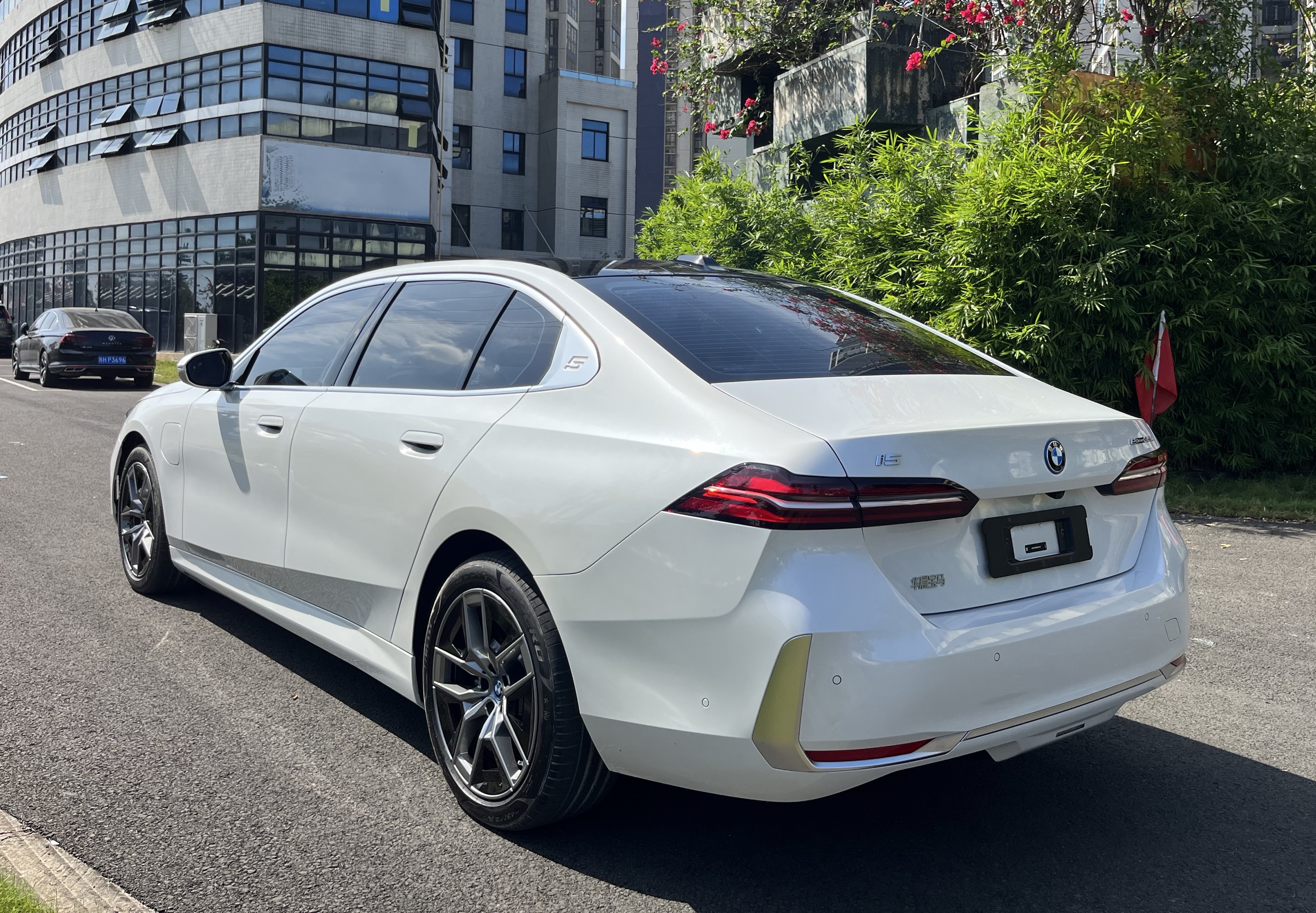 BMW i5 M60 2024 #10 BMW i5 M60 2024 car image #10