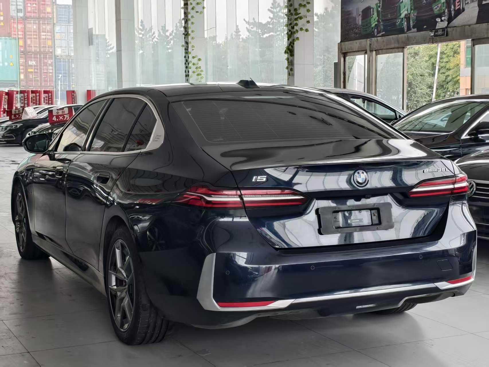 BMW i5 M60 2024 immagine di auto #10