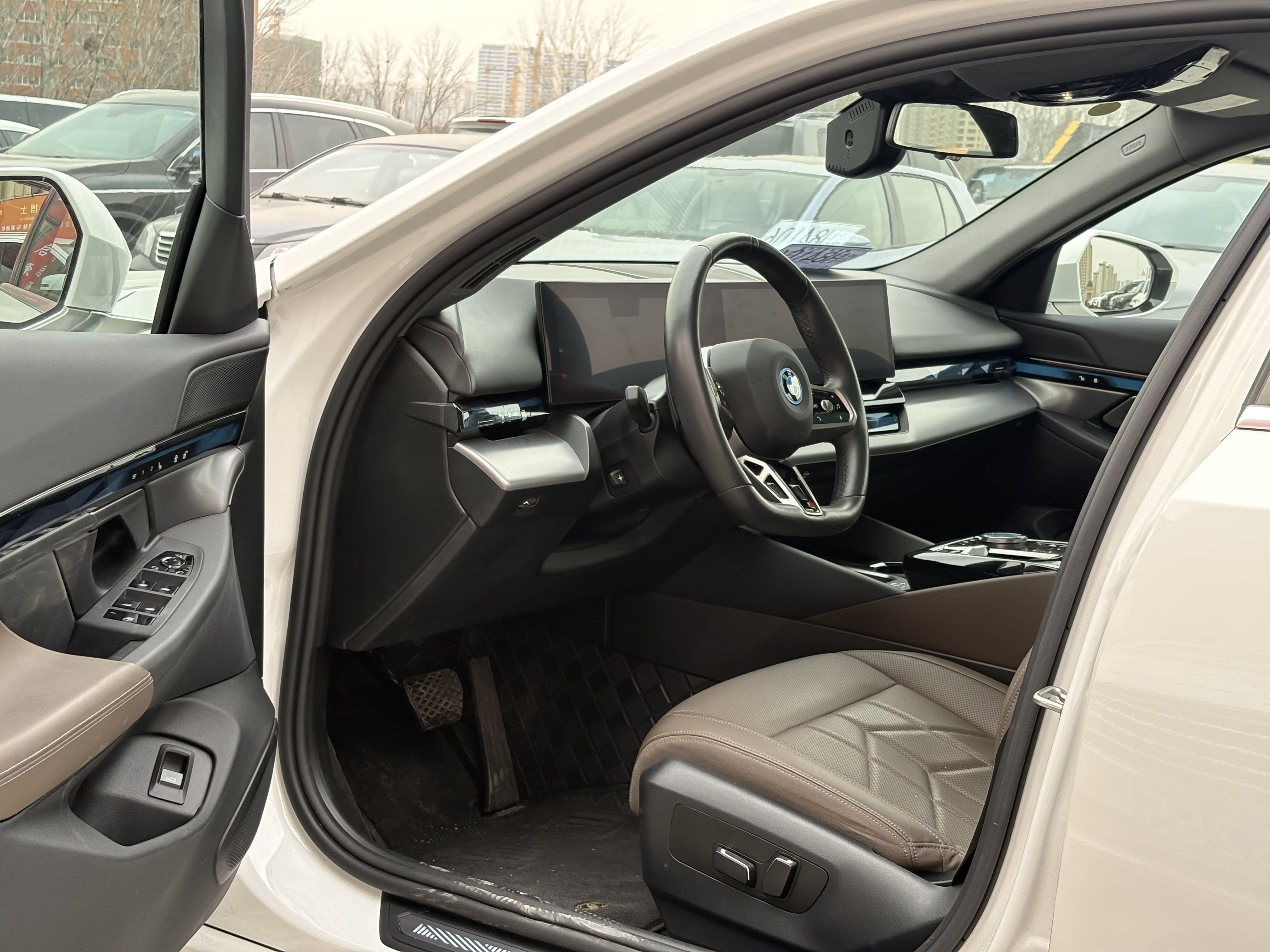 BMW i5 2024 immagine di auto #10