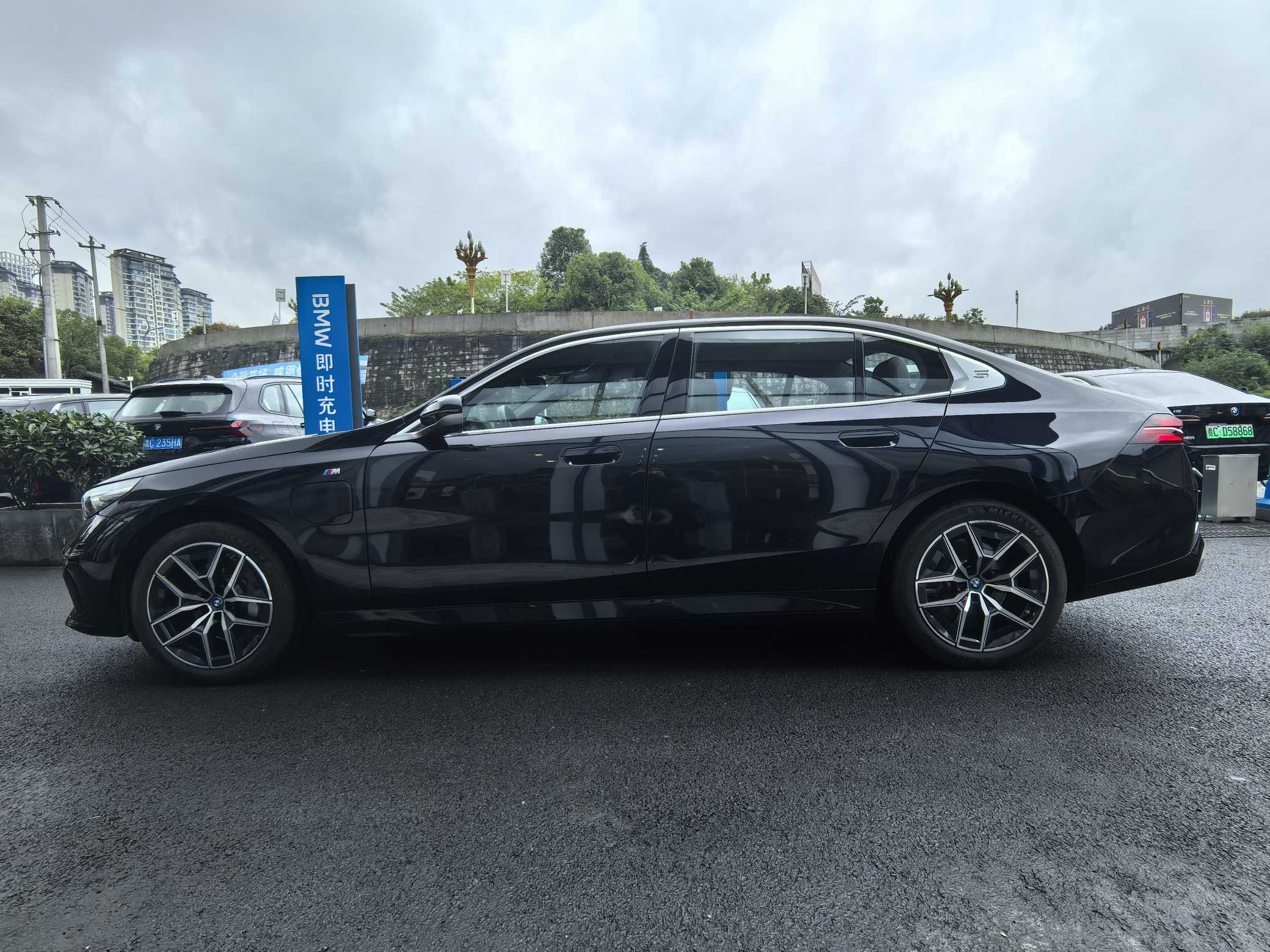 BMW i5 M60 2025 #10 BMW i5 M60 2025 car image #10