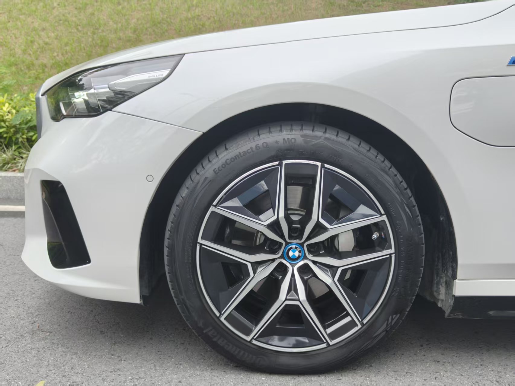 BMW i5 M60 2024 car image #10