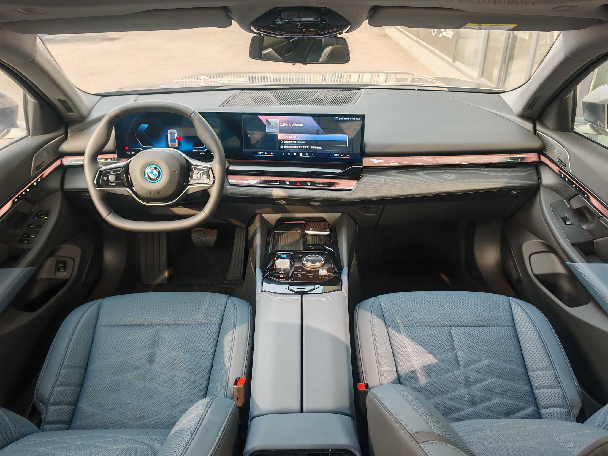BMW i5 2025 car image #10