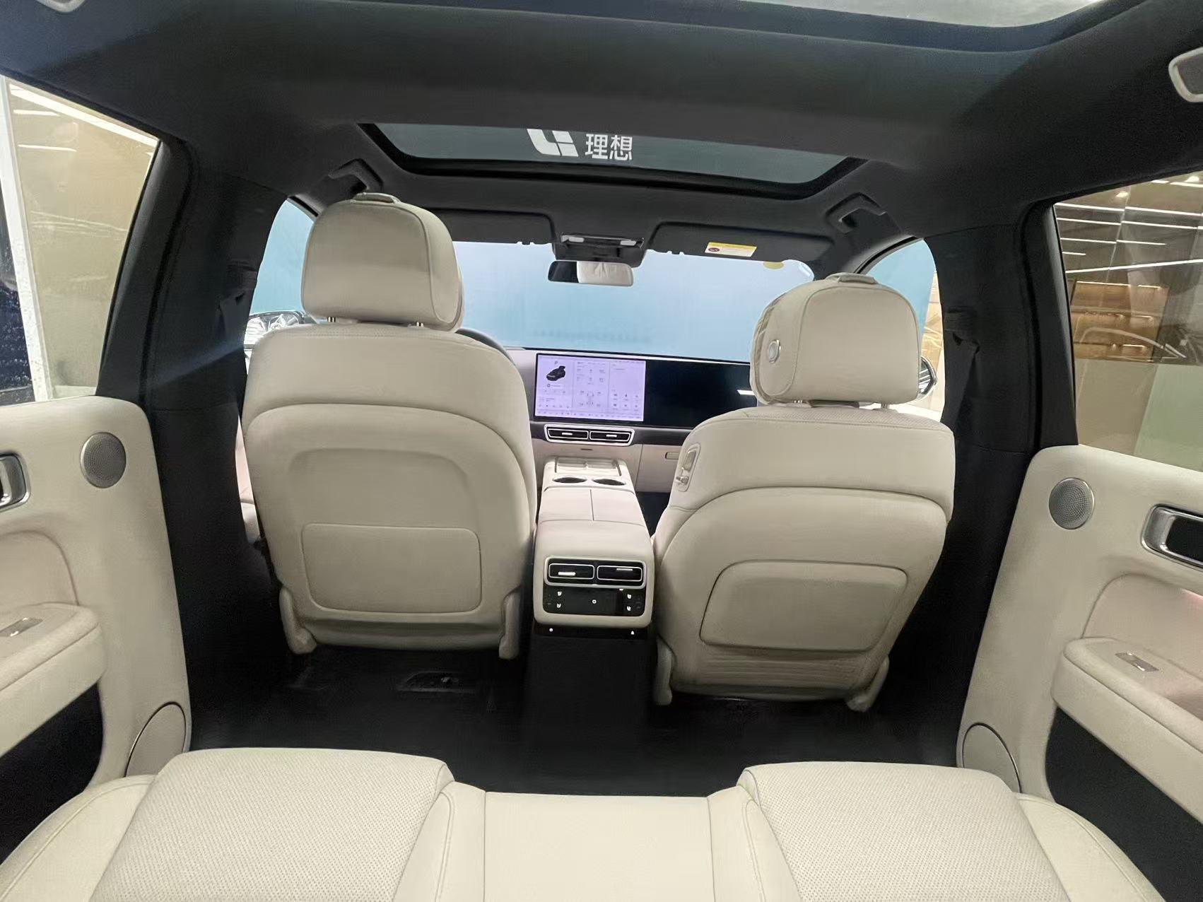 Li L7 2025 immagine di auto #10