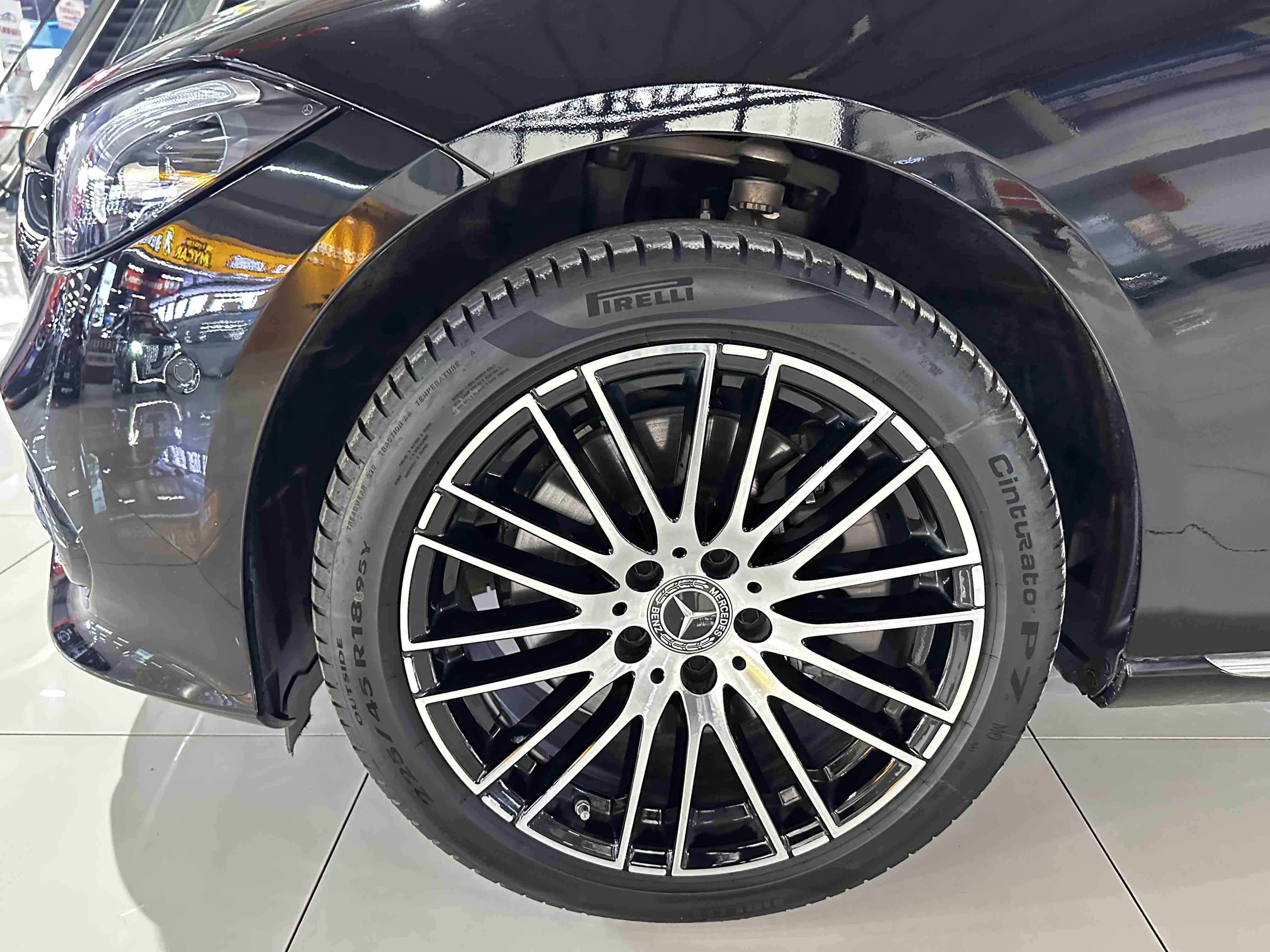 Mercedes-Benz C Class 2024 صورة سيارة #10