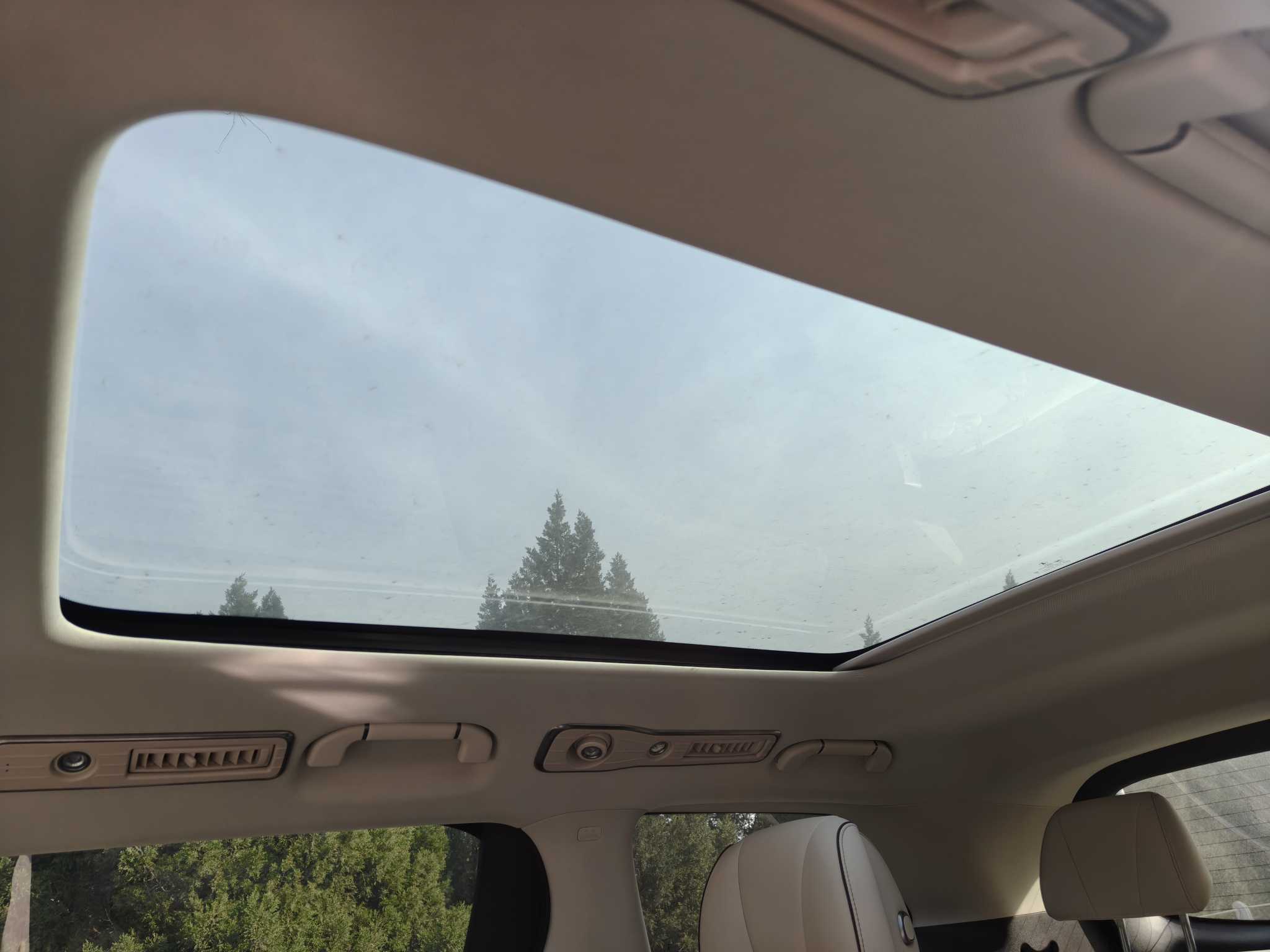 Denza D9 2025 car image #10