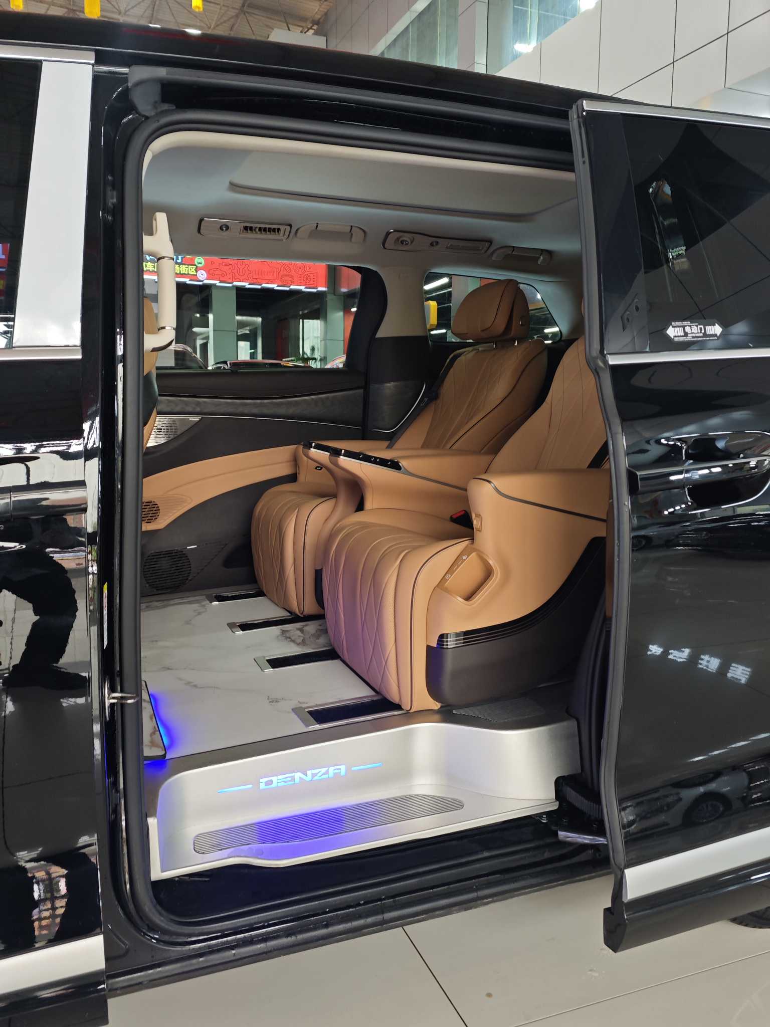 Denza D9 2025 imagem de carro #10