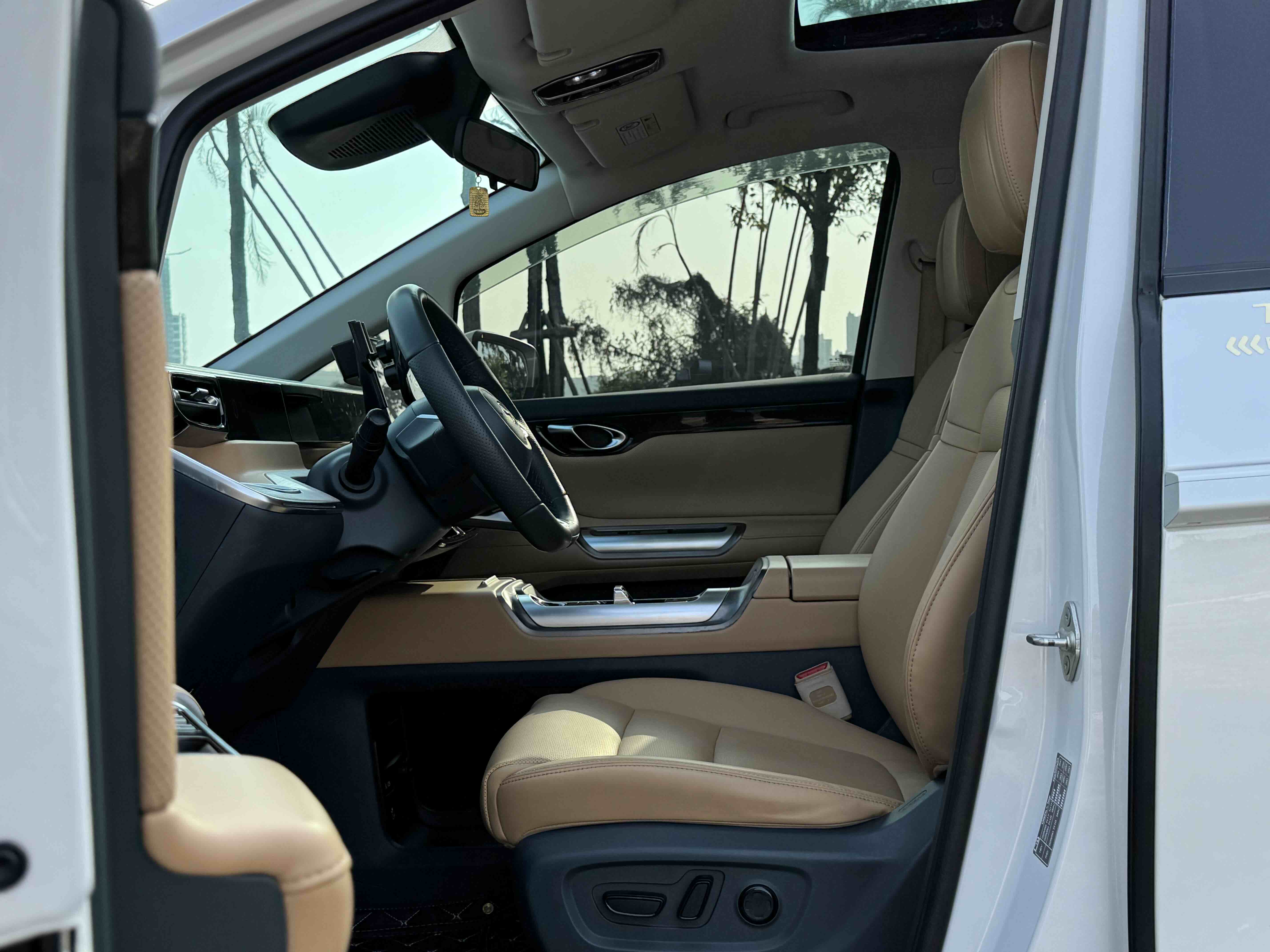 GAC Trumpchi E8 New Energy 2024 car image #10