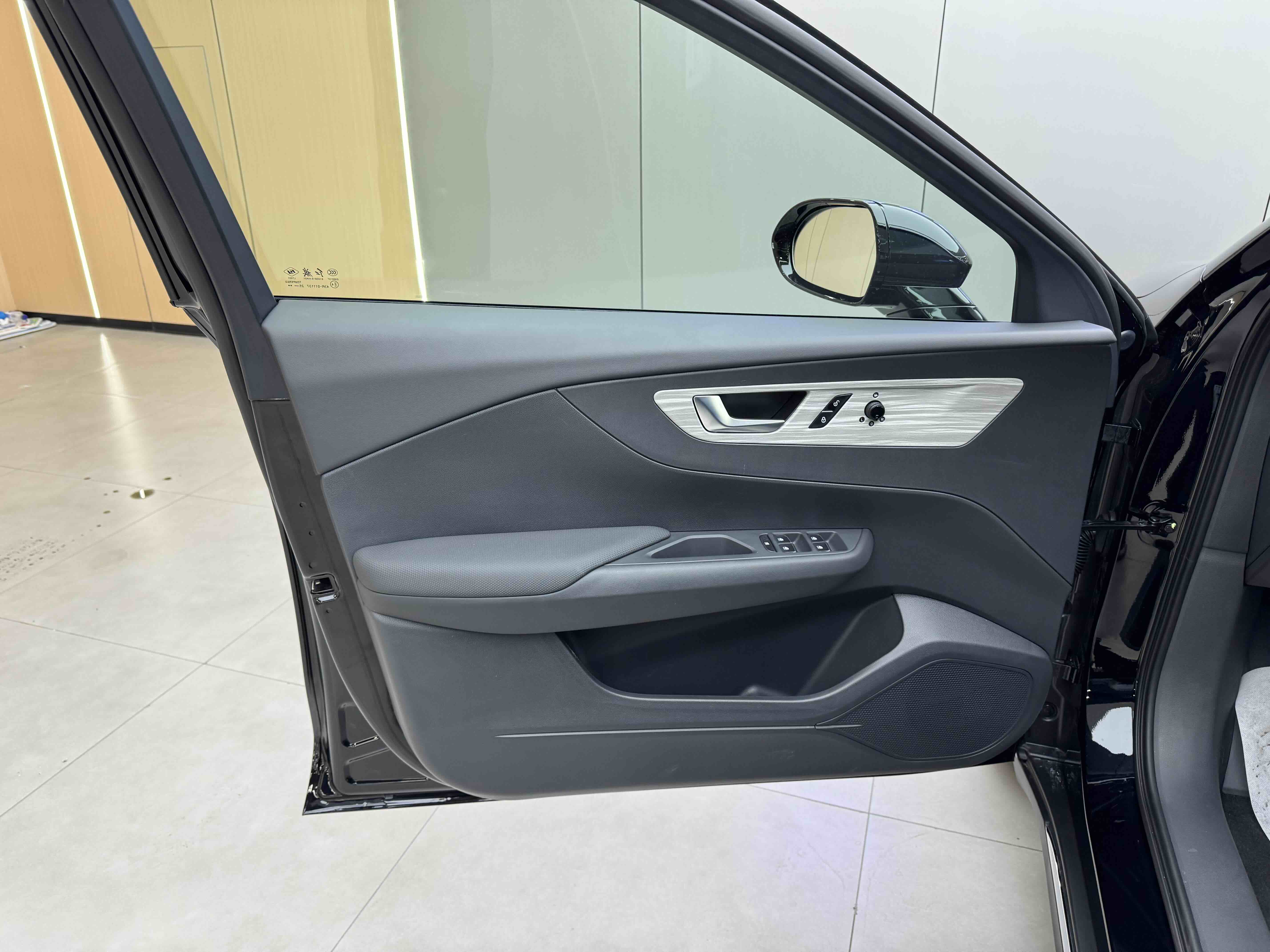 HongQi E-QM5 2026 car image #10