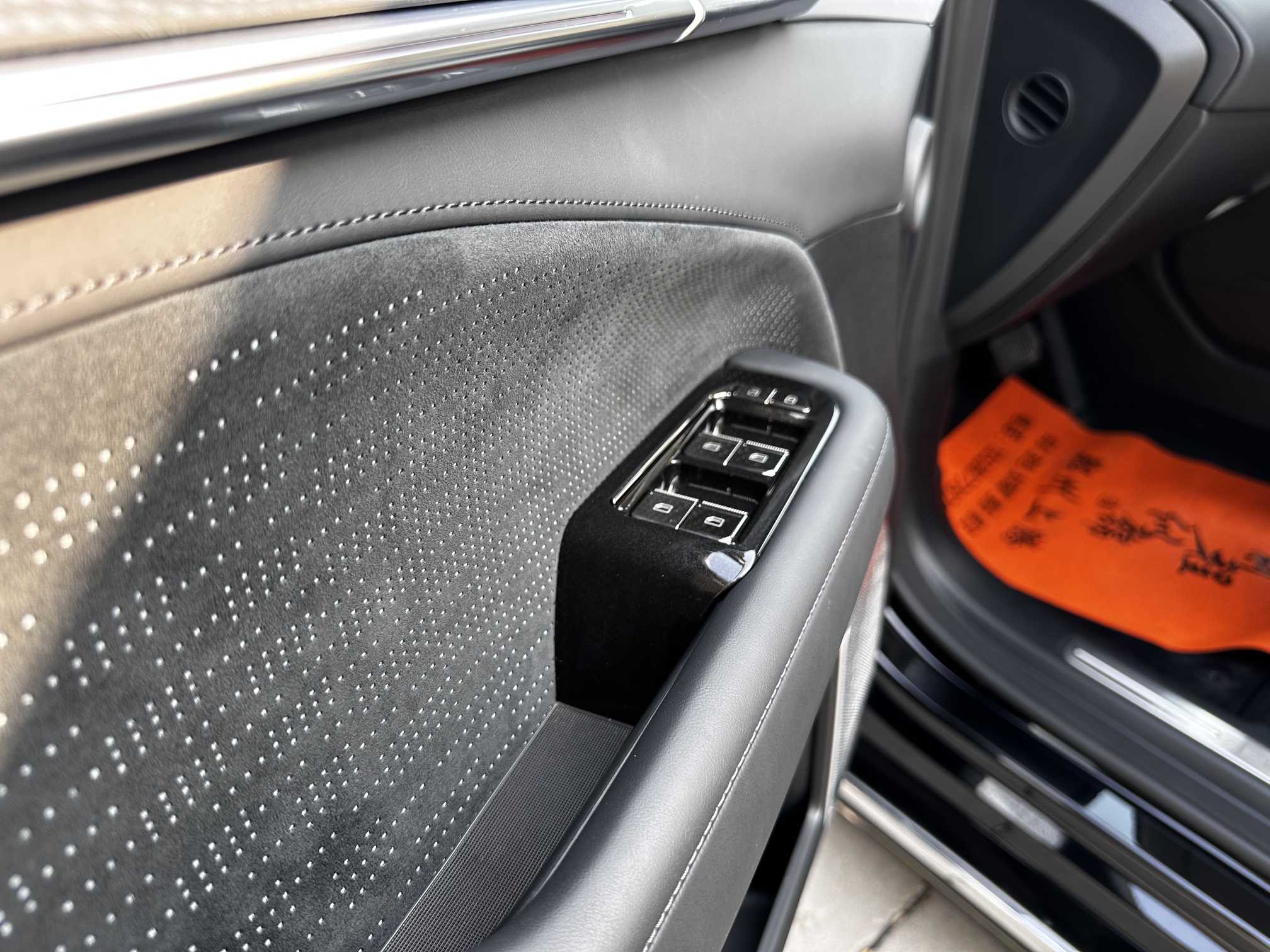 Zeekr 009 2024 imagen de coche #10