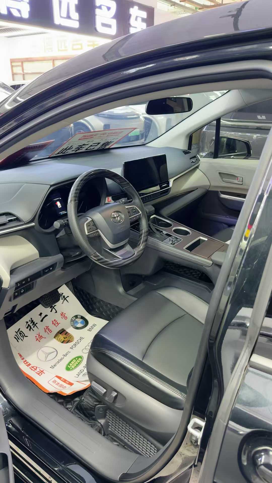 Toyota Sienna 2024 image de voiture #10