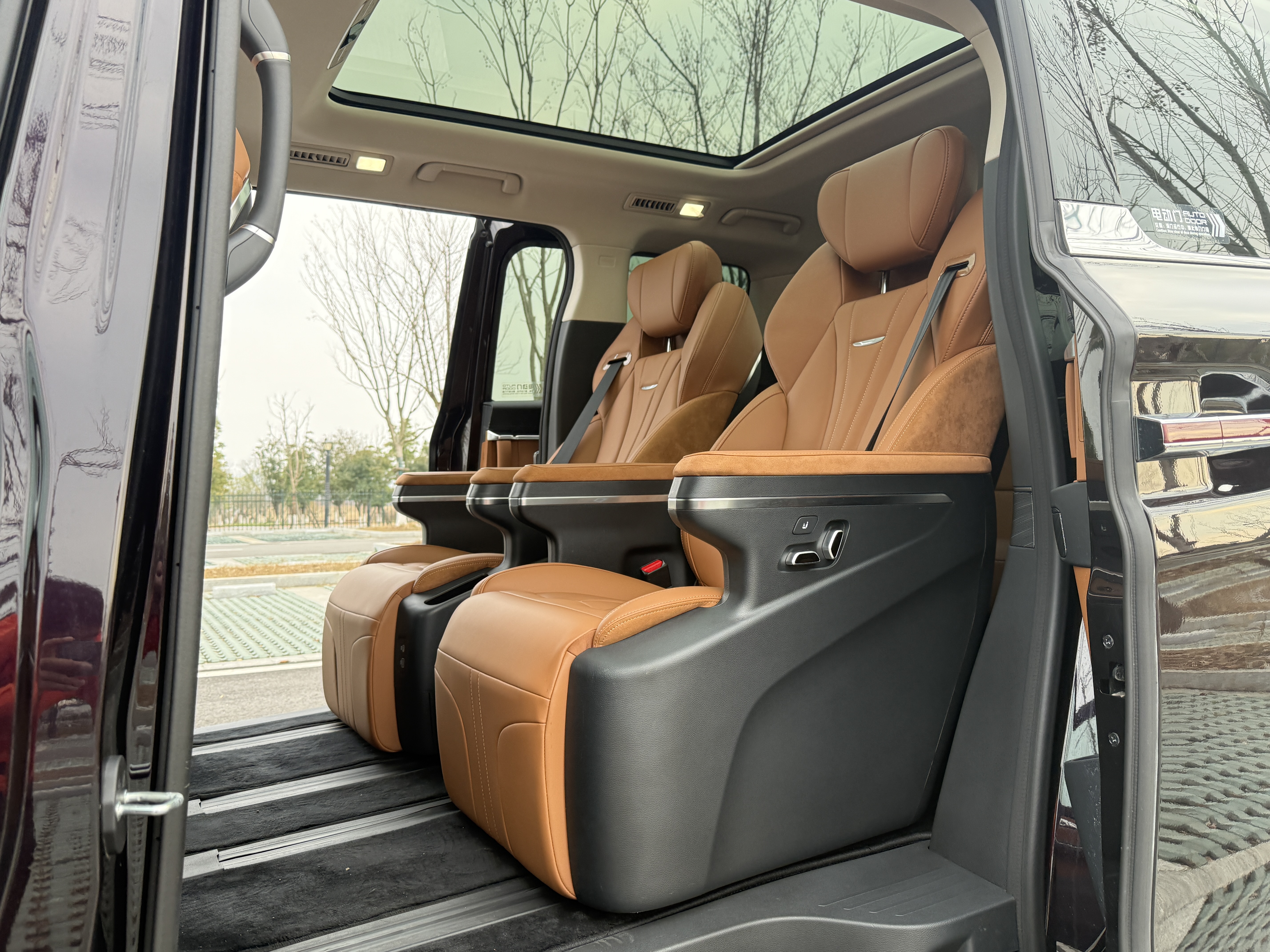 HongQi HQ9 PHEV 2024 #10 HongQi HQ9 PHEV 2024 car image #10