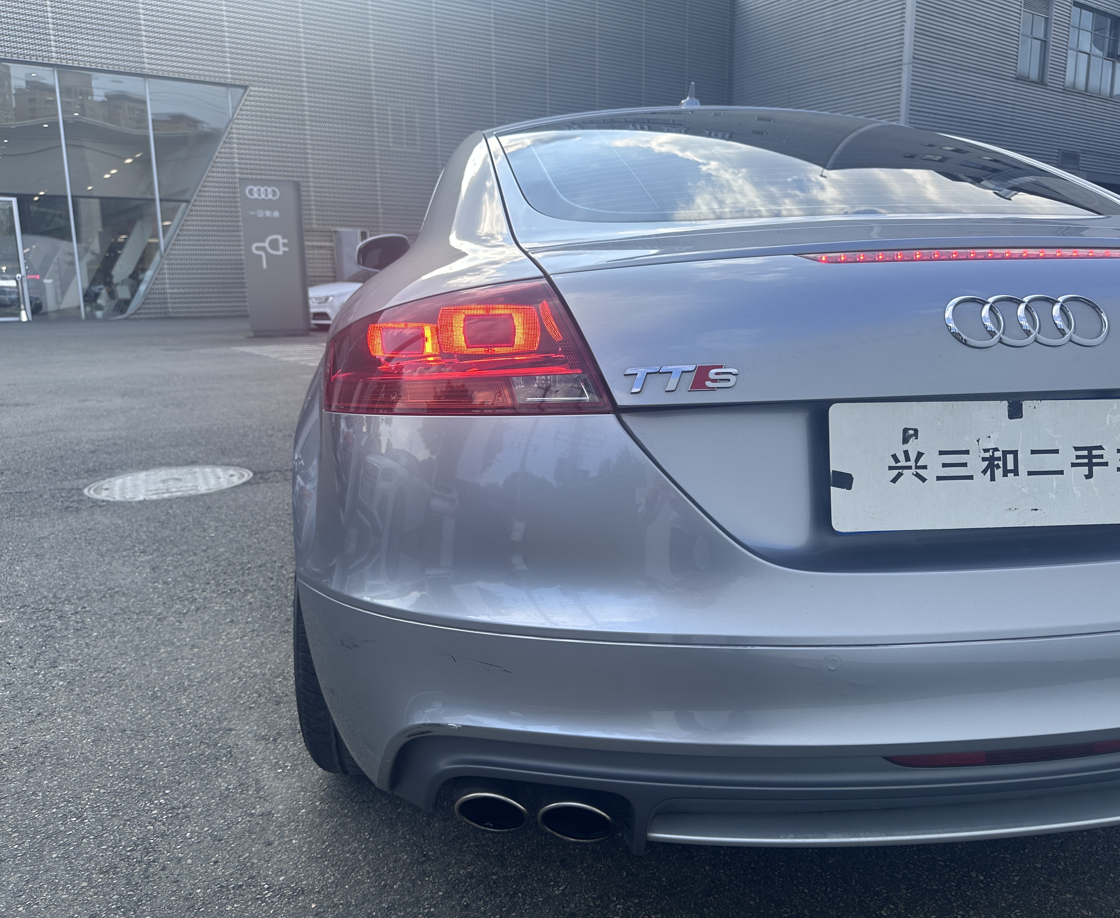 Audi TTS 2011 car image #10