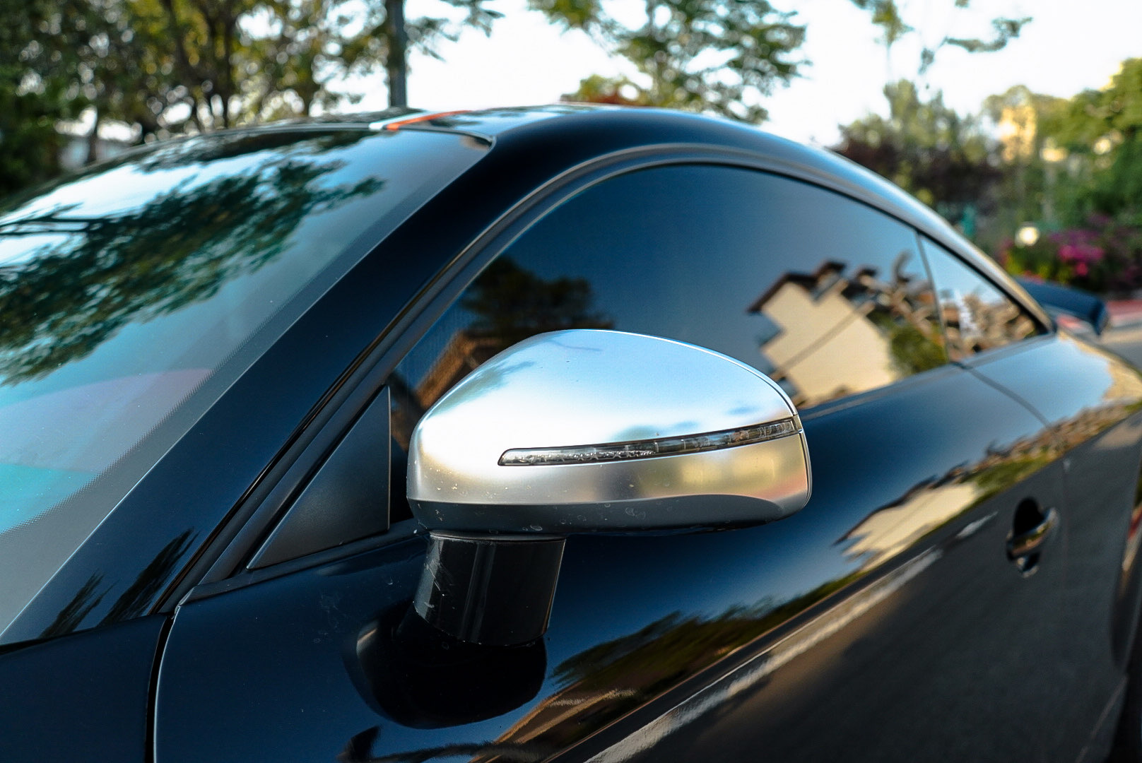 Audi TTS 2011 car image #10